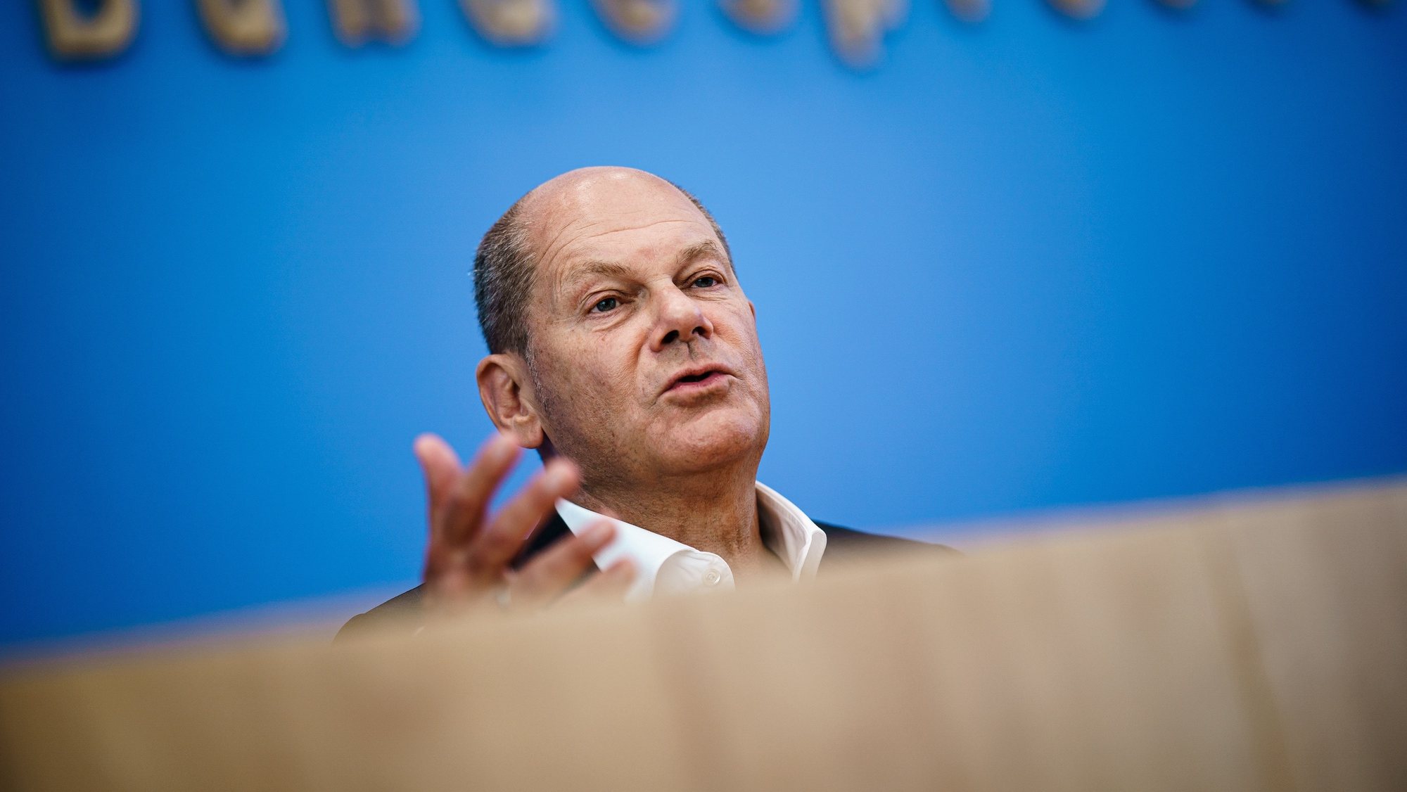 epa10115452 German Chancellor Olaf Scholz gestures during a press conference at the Federal Press Conference (Bundespressekonferenz) in Berlin, Germany, 11 August 2022. The traditional media briefing, about current topics in domestic and foreign policy, usually takes place during summer time.  EPA/CLEMENS BILAN