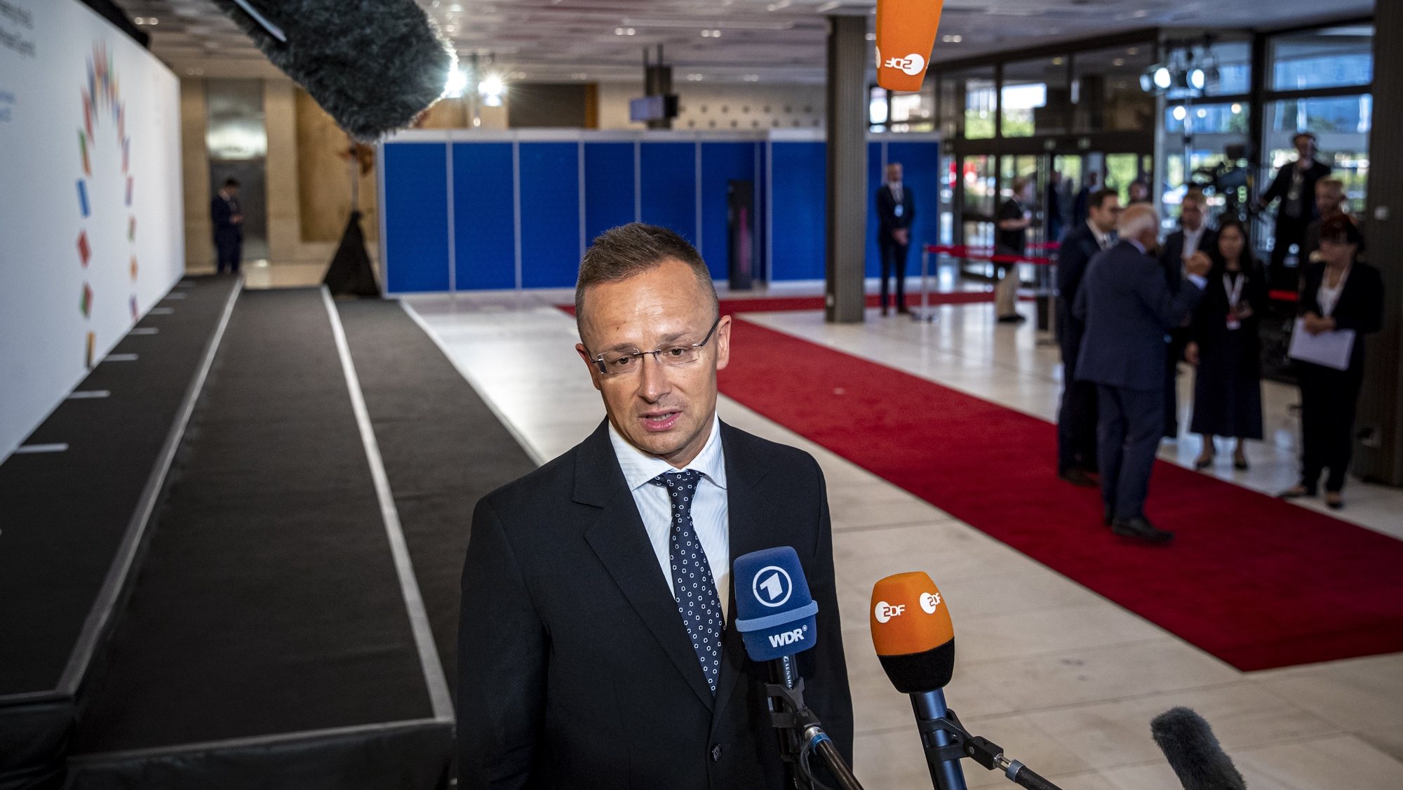 epa10147440 Hungary&#039;s Foreign Minister Peter Szijjarto talks to media as he arrives for the European Foreign Ministerial Meeting in Prague, Czech Republic, 30 August 2022.  EPA/MARTIN DIVISEK