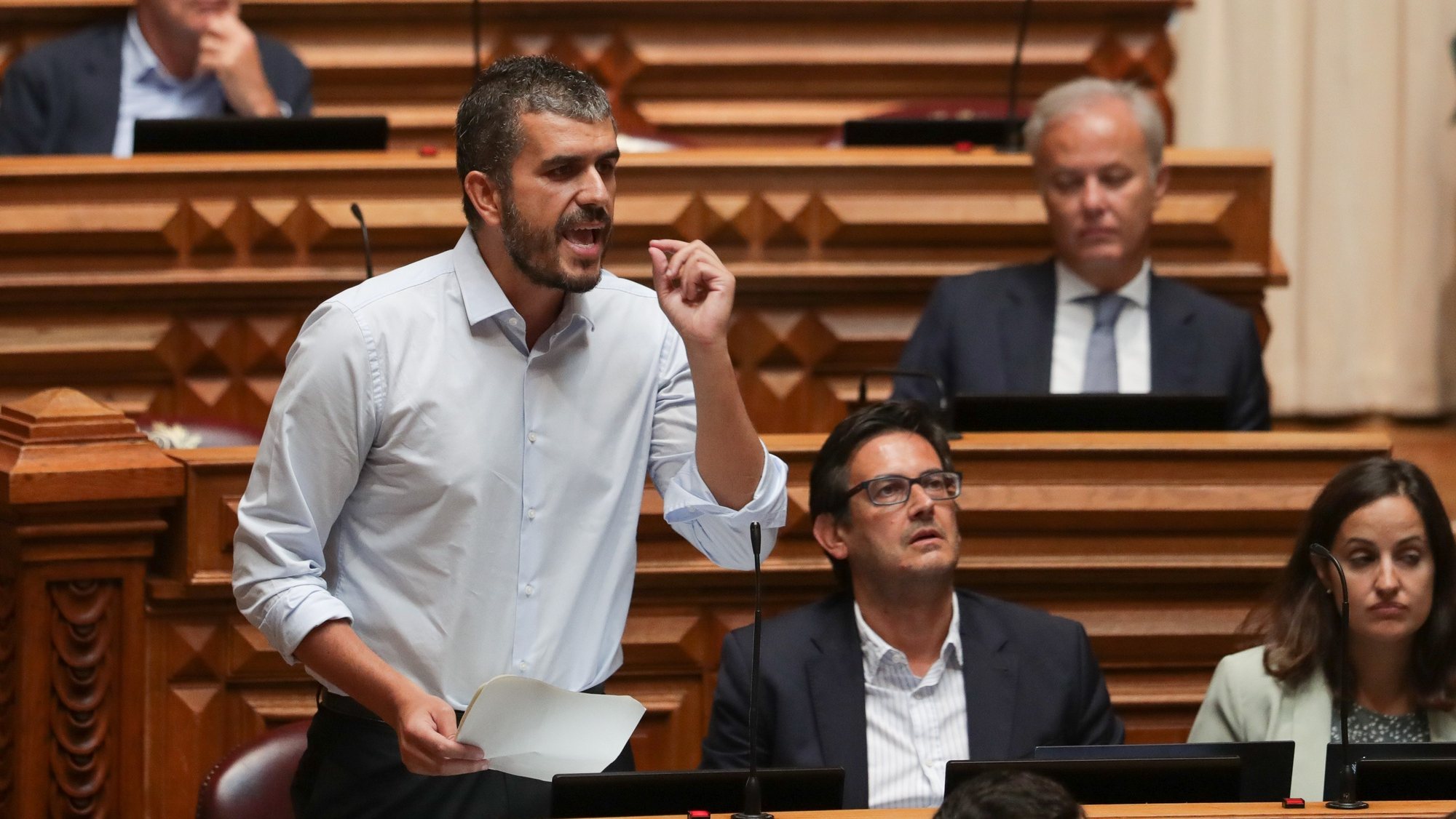 O deputado do Iniciativa Liberal (IL) Carlos Manuel Pinto, intervém durante o debate parlamentar na Assembleia da República, em Lisboa, 16 de setembro de 2022. TIAGO PETINGA/LUSA