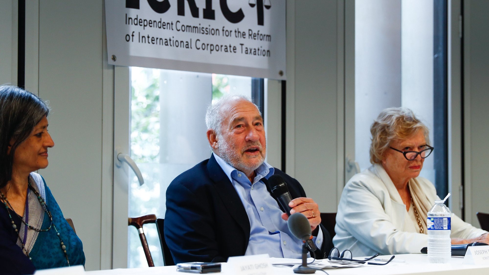 epa10187662 American economist and Independent Commission for the Reform of International Corporate Taxation (ICRICT) co-chair Joseph Stiglitz (C) speaks during a press conference at the Paris School of Economics in Paris, France, 16 September 2022. Members of the ICRICT commission presented the new ICRICT report and detailed concrete proposals in terms of taxation of superprofits and alternatives to the global tax agreement.  EPA/MOHAMMED BADRA