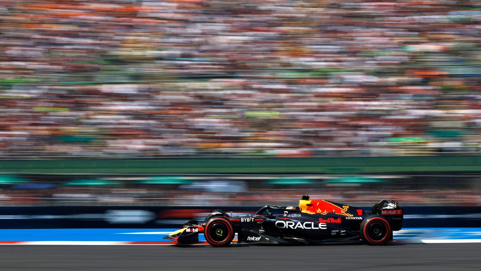 Max Verstappen dominou a prova do início ao fim, Sergio Pérez ficou com o terceiro lugar atrás de Hamilton
