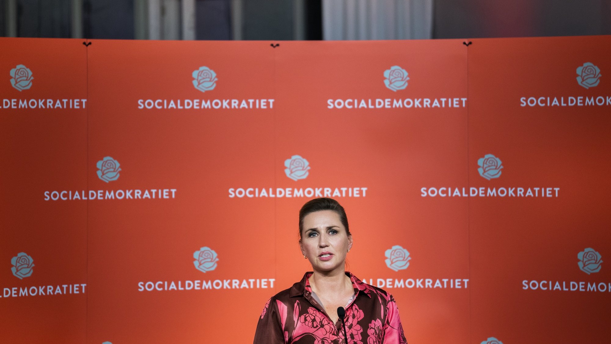 epa10280831 Denmarks Prime Minister and head of the the Social Democratic Party Mette Frederiksen speaks during the election night at the Social Democratic Party at Christiansborg Castle in Copenhagen, Denmark, 02 November 2022.  EPA/Martin Sylvest  DENMARK OUT