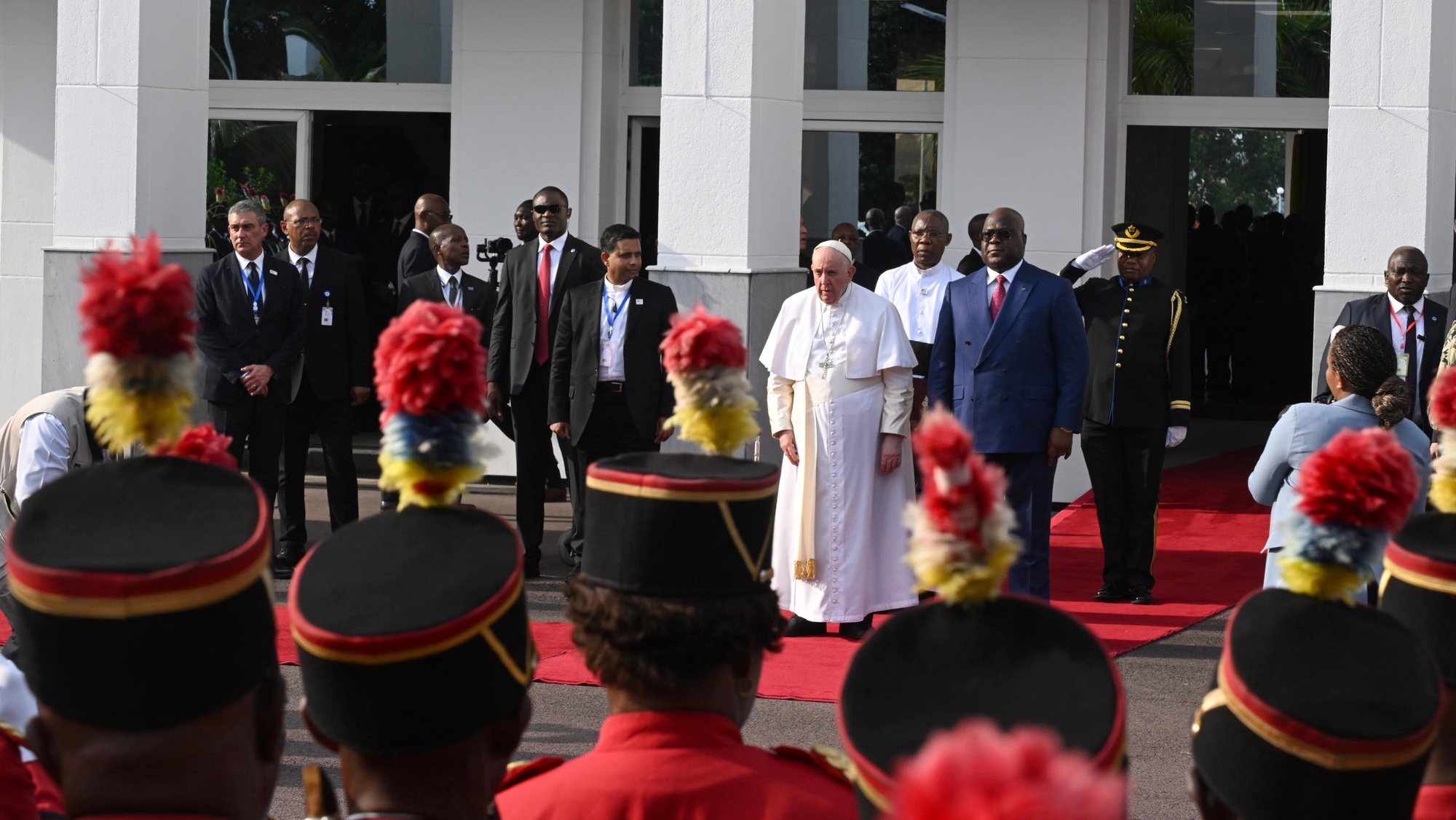 epa10441508 Pope Francis (C) with Congolese President Felix Tshisekedi (C-R) during a welcome ceremony at the Palais de la Nation in Kinshasa, Democratic Republic of Congo (DRC), 31 January 2023. Pope Francis arrived in Kinshasa as he begins his Apostolic Journey to the Democratic Republic of Congo from 31 January to 03 February. He will then travel to South Sudan for an ecumenical peace pilgrimage from 03 to 05 February.  EPA/CIRO FUSCO
