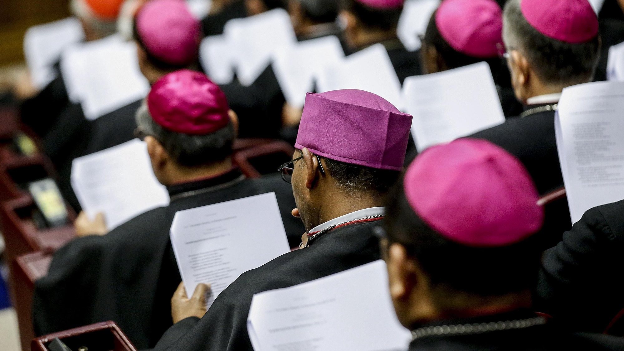 epa07123922 Bishops during the Synod of Bishops, focusing on Young People, the Faith and Vocational Discernment, in the Vatican City, 27 October 2018.  EPA/FABIO FRUSTACI