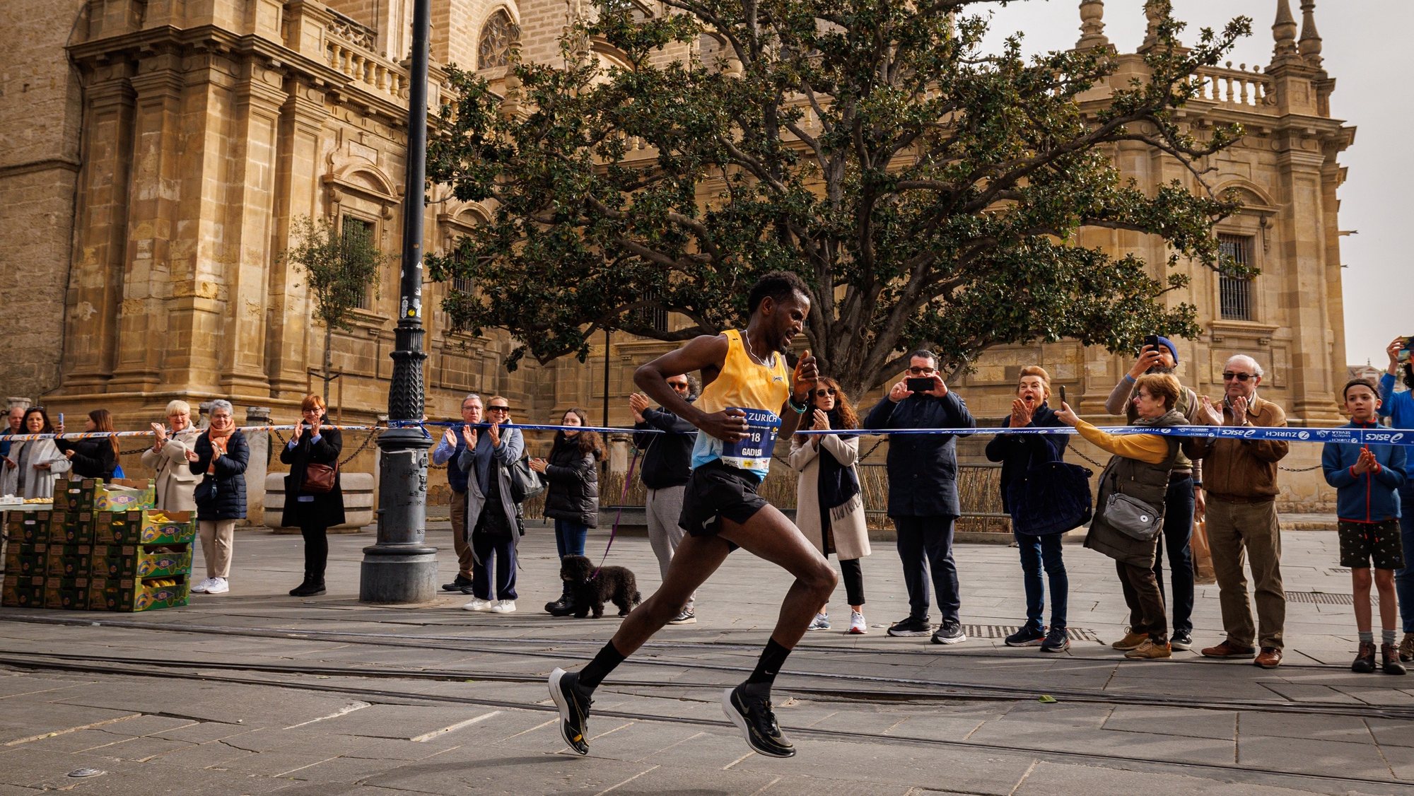 epa10477045 Birhamu Shumie of Ethiopia on his way to win the men&#039;s race of the 38th Seville Marathon in Seville, Spain, 19 February 2023.  EPA/Julio Munoz