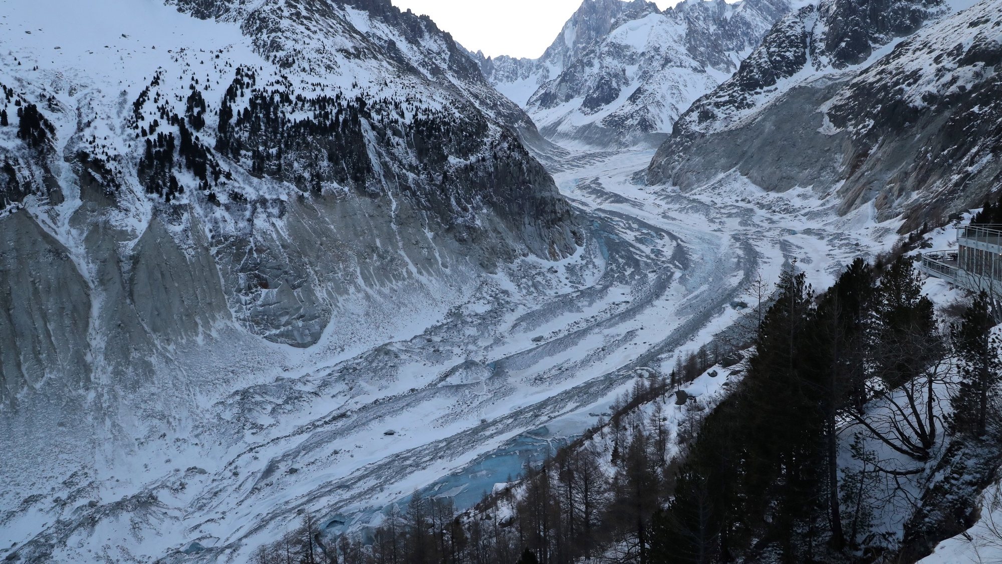 epa08214744 A general view on the Mont Blanc mountain range in the French Alps, Chamonix, France, 13 February 2020. French President Emmanuel Macron visited the Mer de Glace, France&#039;s largest glacier which has shrunk dramatically in recent years.  EPA/LUDOVIC MARIN / POOL  MAXPPP OUT