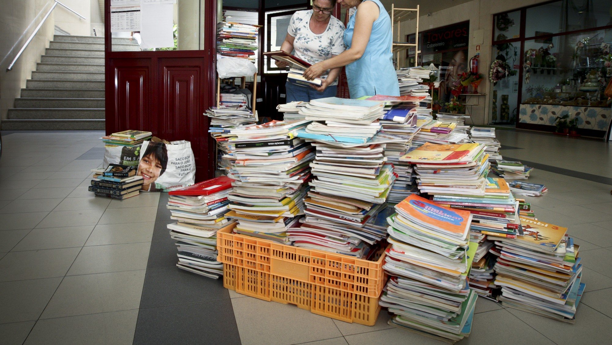 bancos de livros escolares usados