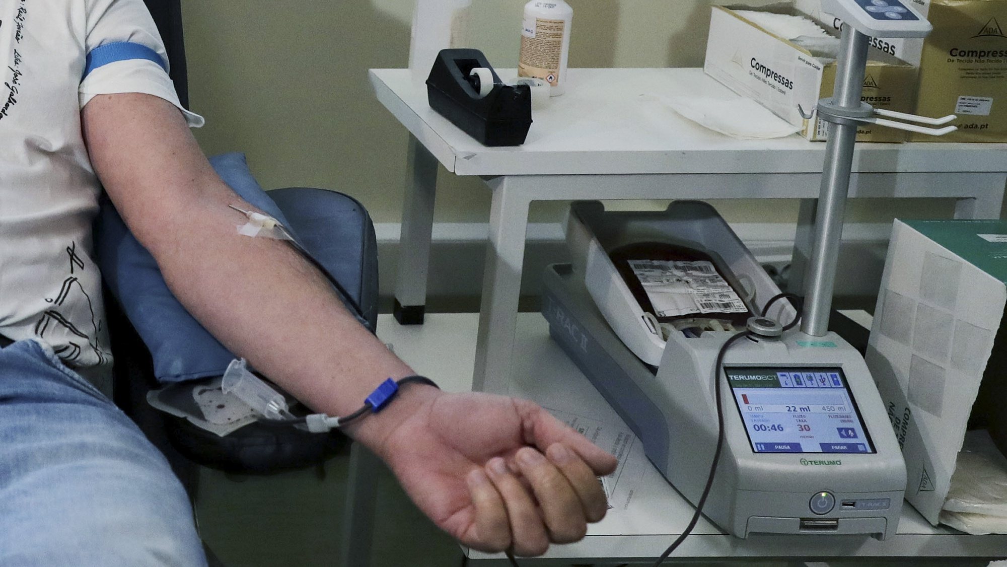 Doação de sangue no Centro Hospitalar Universitário de São João, no Porto, 11 de janeiro de 2021. ESTELA SILVA/LUSA
