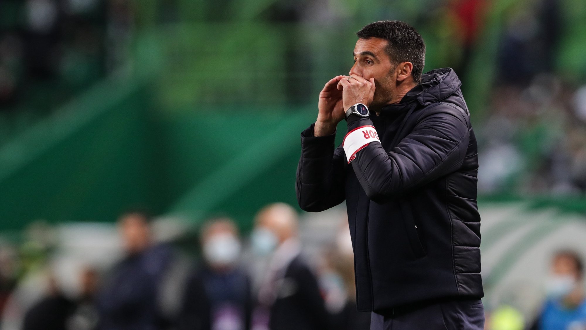 Benfica&#039;s head coach Nelson Verissimo reacts during the Portuguese First League soccer match, between Sporting and Benfica, held on Alvalade stadium in Lisbon, Portugal, 17 April 2022. TIAGO PETINGA/LUSA