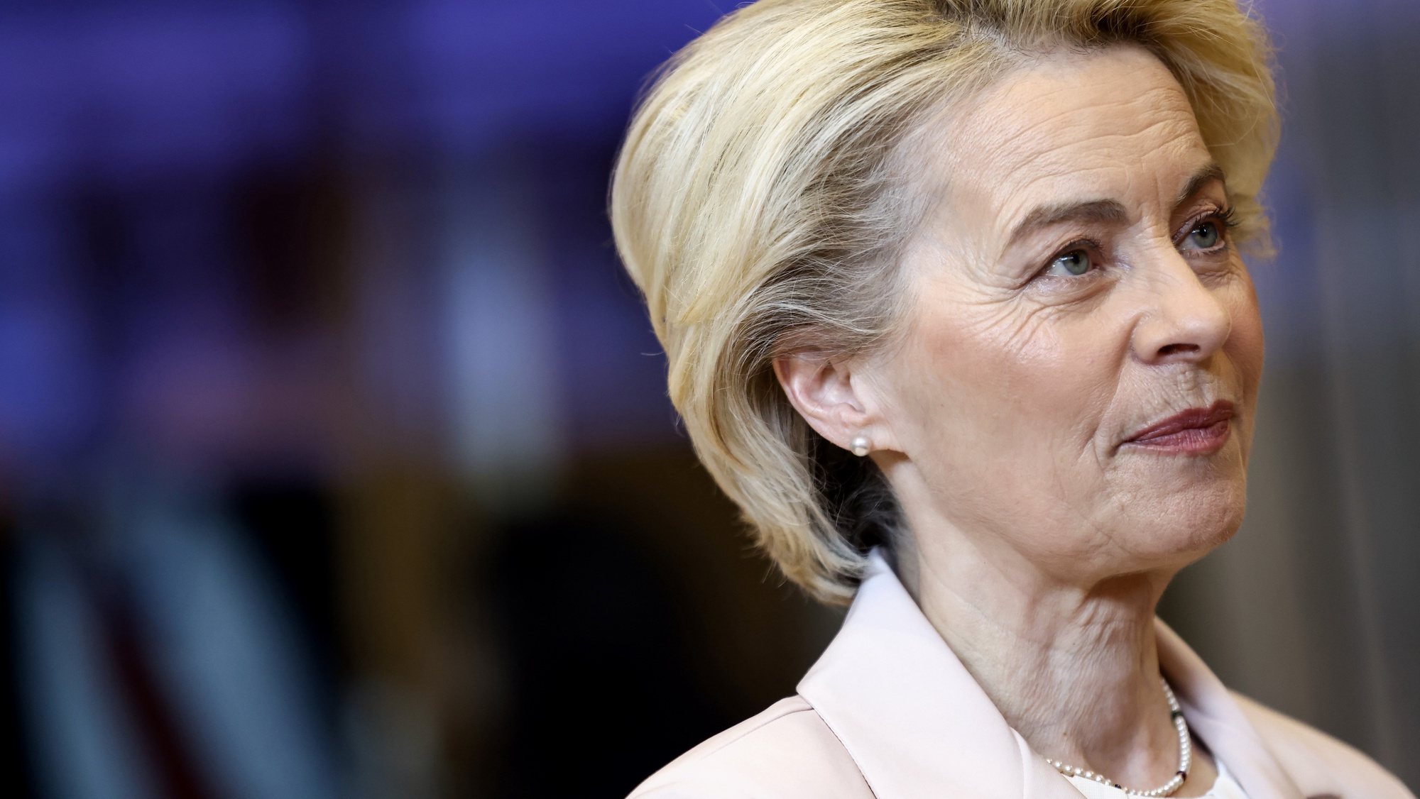 epa09911566 European Commission President Ursula von der Leyen arrives for the European Commission weekly College Meeting at the EU headquarters in Brussels, Belgium, 27 April 2022.  EPA/KENZO TRIBOUILLARD / POOL