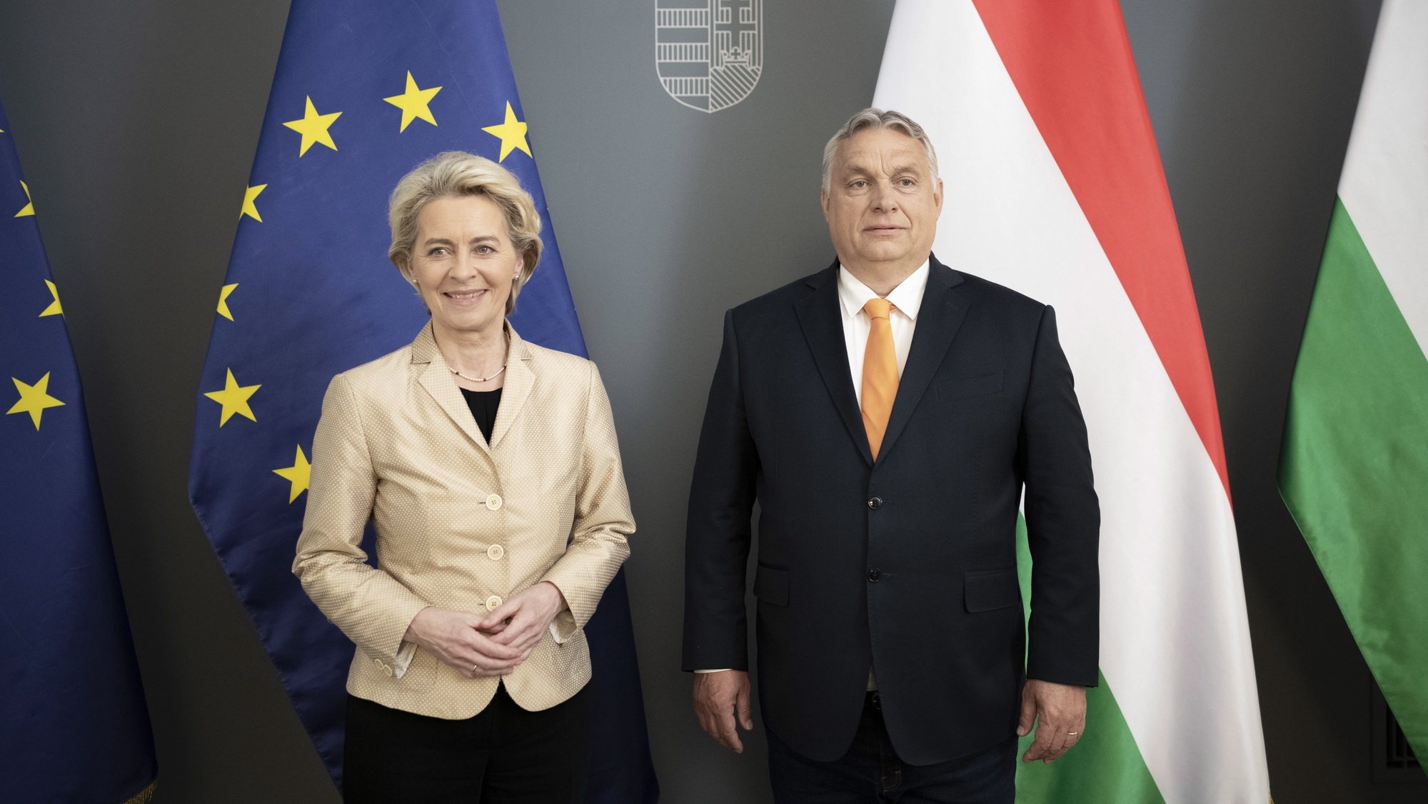 epa09936463 A handout photo made available by the Hungarian PM&#039;s Press Office shows Hungarian Prime Minister Viktor Orban (R) as he receives European Commission President Ursula von der Leyen (L) at the Hungarian PM&#039;s office in Budapest, Hungary, 09 May 2022.  EPA/Vivien Benko Cher / Hungarian PM&#039;s Press Office HANDOUT HUNGARY OUT HANDOUT EDITORIAL USE ONLY/NO SALES
