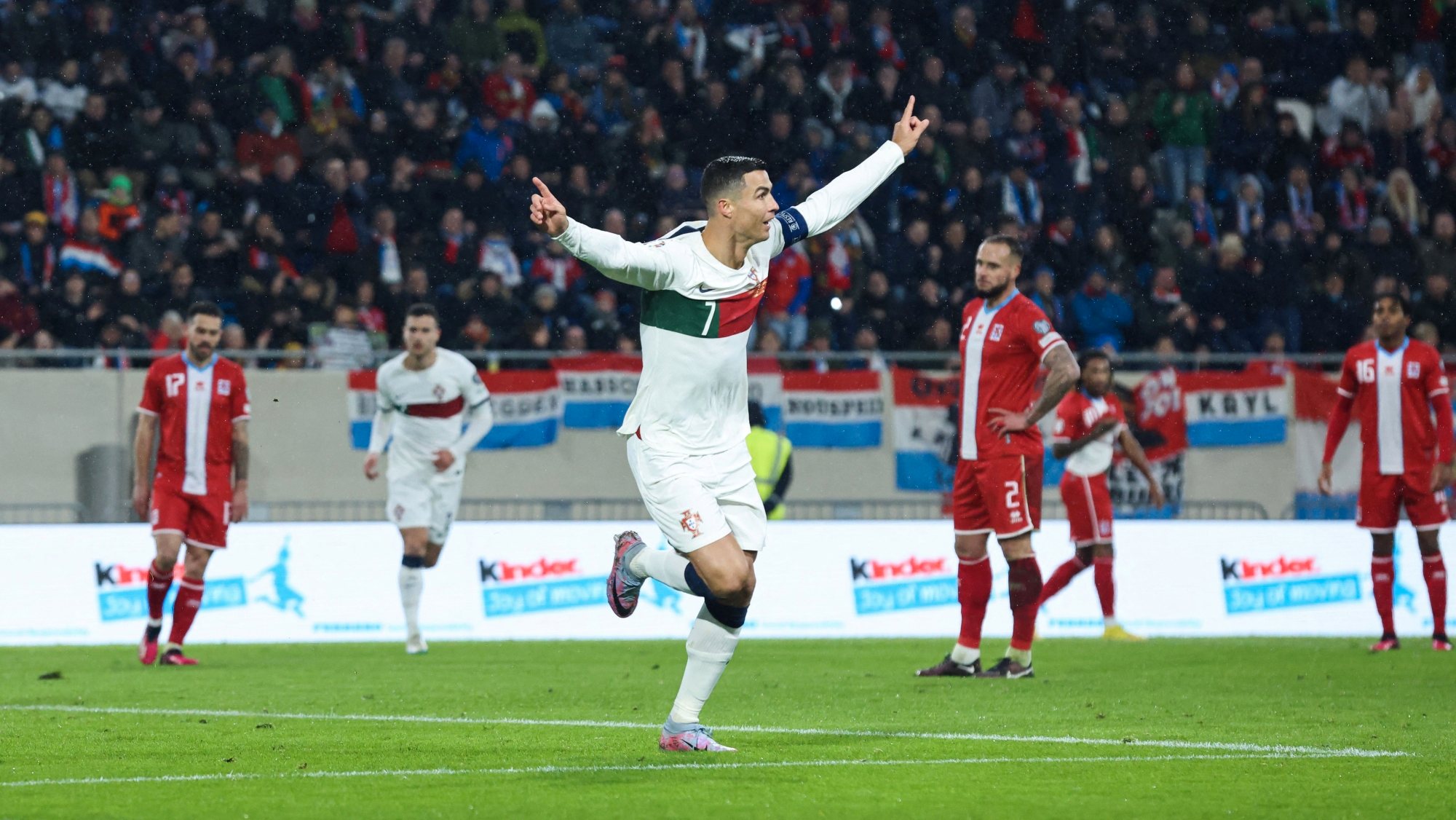 Ronaldo voltou a ser titular na Seleção e marcou quatro golos nos dois primeiros jogos de Portugal na fase de qualificação para o Europeu