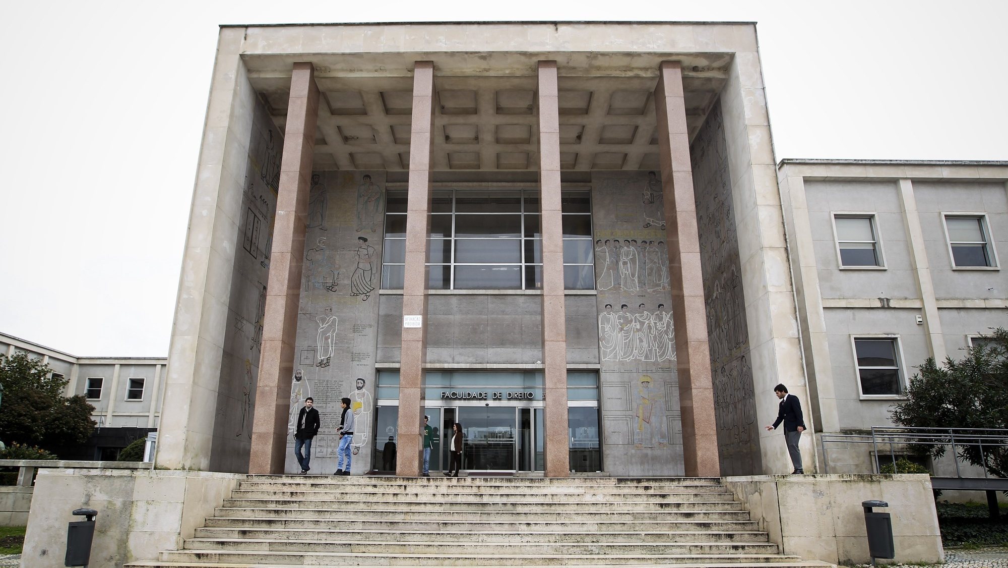 Fachada do edifício da Faculdade de Direito da Universidade de Lisboa