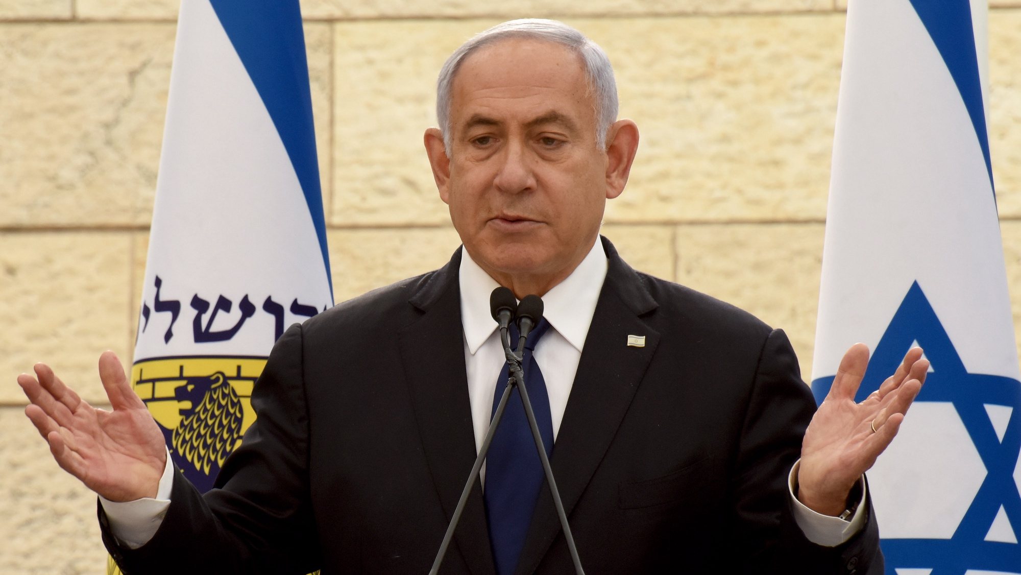 epa09133056 Israeli Prime Minister Benjamin Netanyahu speaks at a memorial ceremony for fallen soldiers at the Yad LeBanim House in Jerusalem, April 13, 2021, on the eve of Memorial Day in Israel.  EPA/DEBBIE HILL / POOL