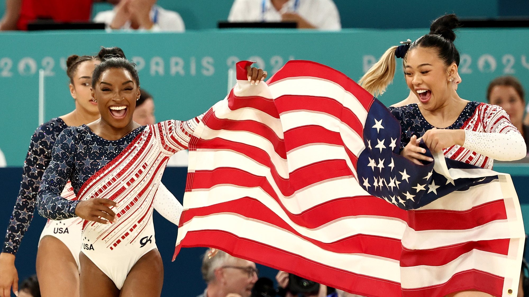 epa11510184 The US team with Simone Biles (L) celebrate after winnning the Women Team final of the Artistic Gymnastics competitions in the Paris 2024 Olympic Games, at the Bercy Arena in Paris, France, 30 July August 2024.  EPA/ANNA SZILAGYI