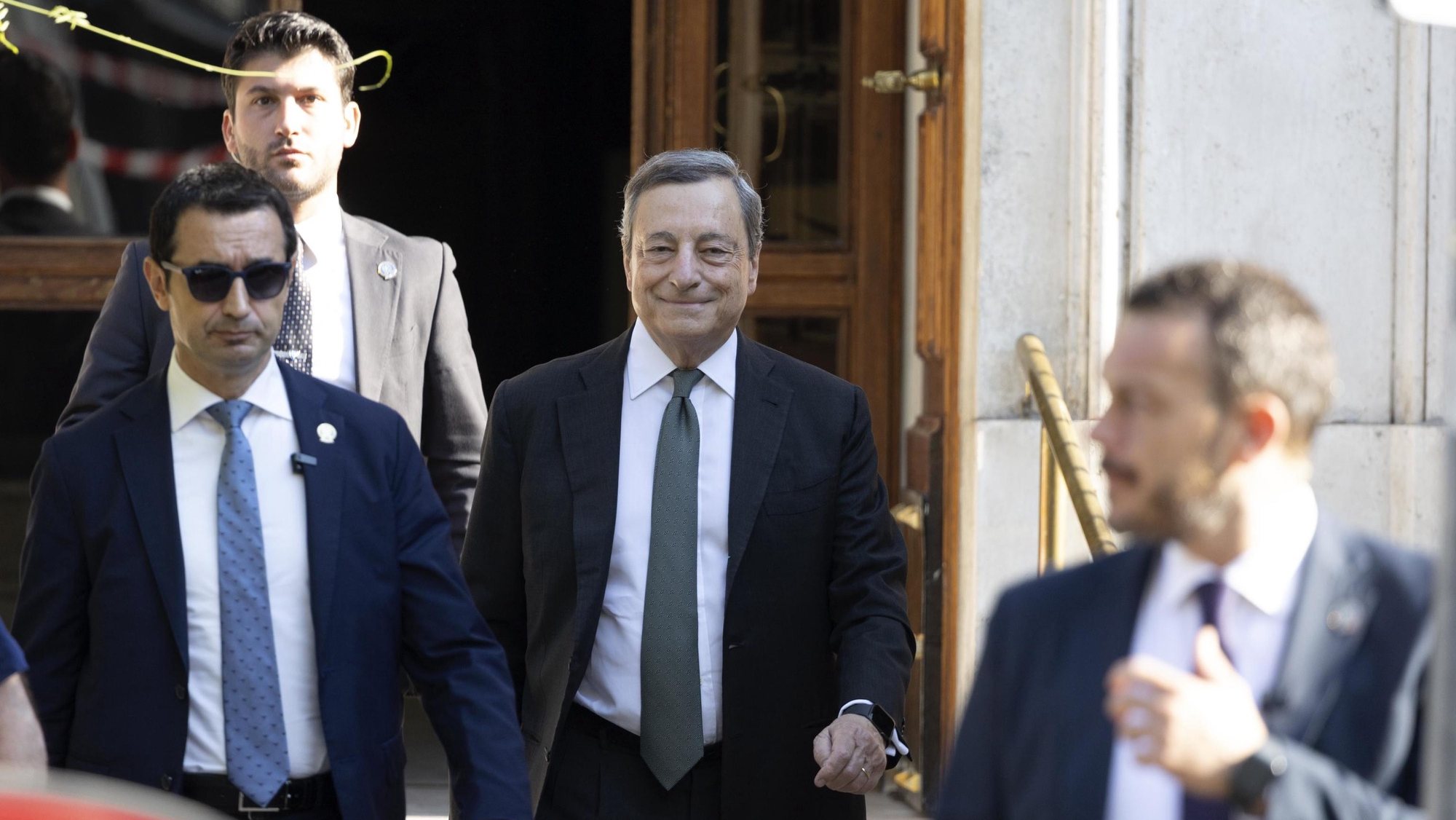 epa10079151 Italian premier Mario Draghi (R) leaves his home in Rome, Italy, 19 July 2022.  EPA/MASSIMO PERCOSSI