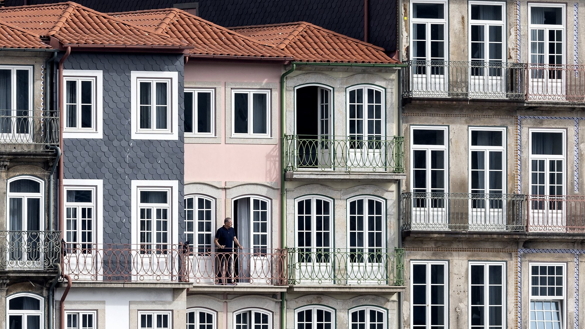 Fachadas de edifícios na baixa do Porto, 20 de março de 2023. JOSÉ COELHO/LUSA