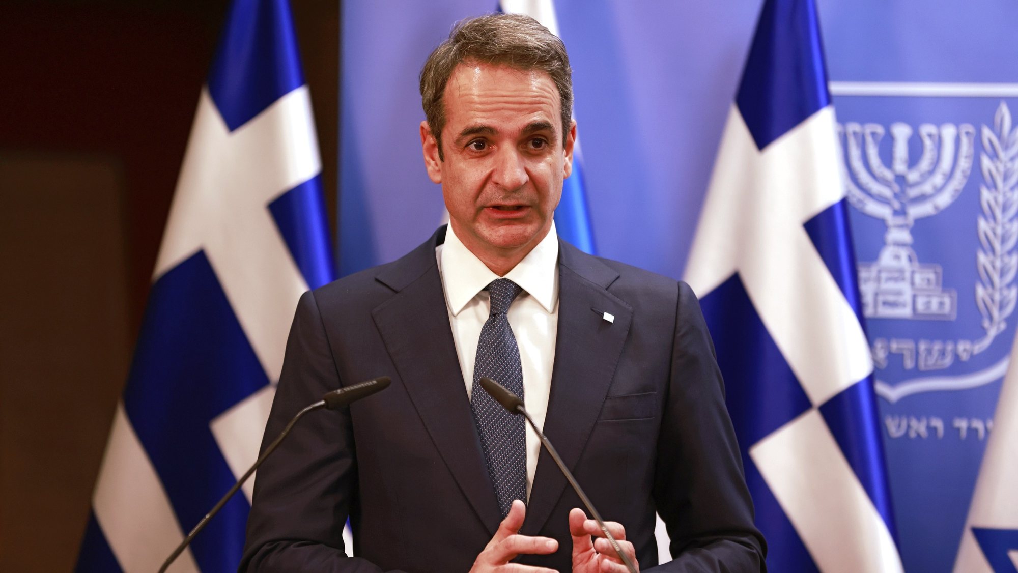 epa08996957 Greek Prime Minister Kyriakos Mitsotakis delivers a statement next to the Israeli Prime Minister Benjamin Netanyahu (unseen) after their meeting in the Prime Minister&#039;s office in Jerusalem, 08 February 2021.  EPA/MENAHEM KAHANA / POOL