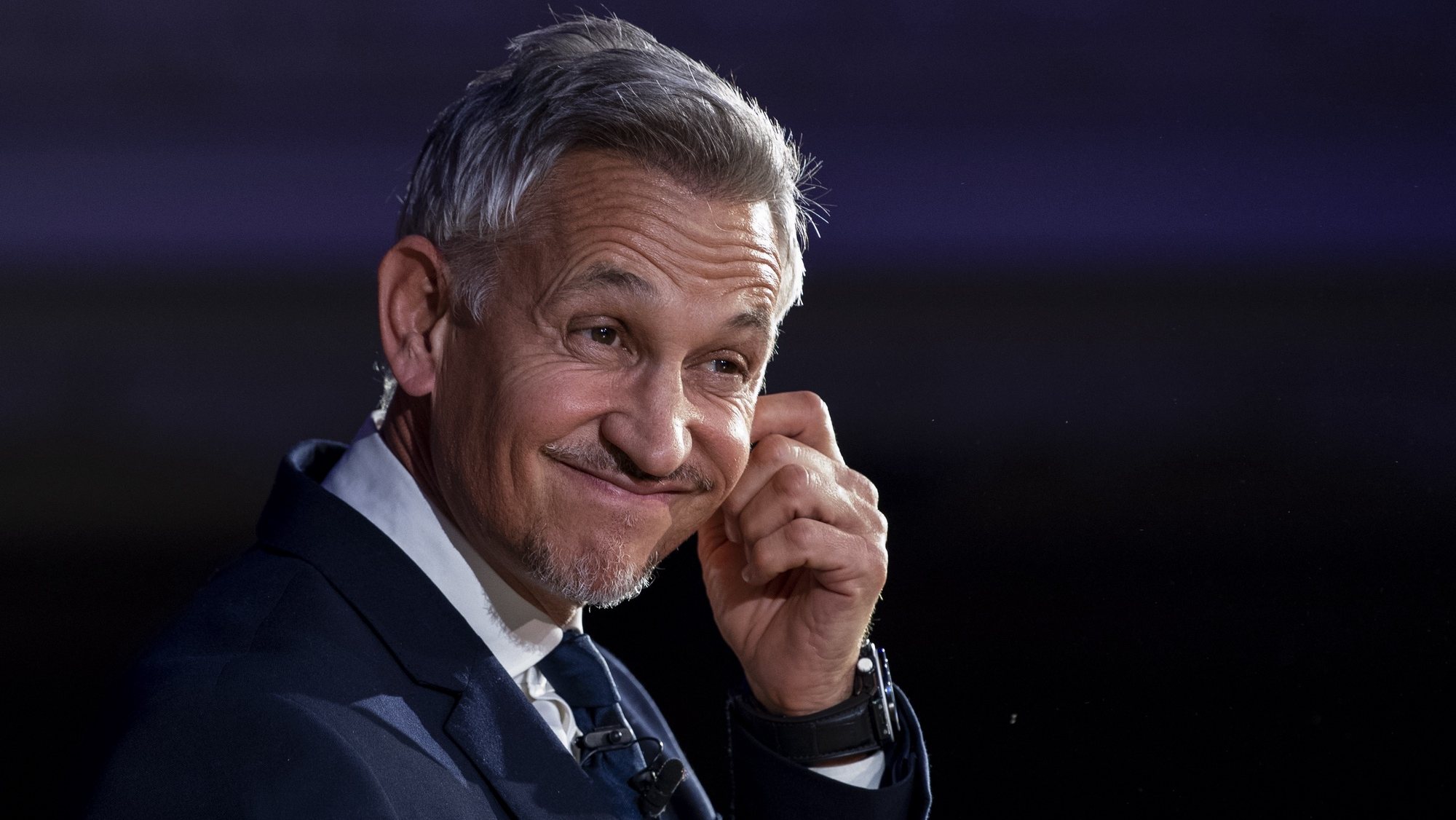 epa07163638 Television presenter and former footballer Gary Lineker attends a &#039;People&#039;s Vote&#039; Rally in Central London, Britain, 13 November 2018. The rally held by anti-Brexit groups &#039;Best for Britain&#039; and &#039;The People&#039;s Vote Campaign&#039; comes as reports suggest British Prime Minister Theresa May has secured a breakthrough in Brexit negotiations and is seeking the approval of ministers ahead of a cabinet meeting tomorrow.  EPA/WILL OLIVER