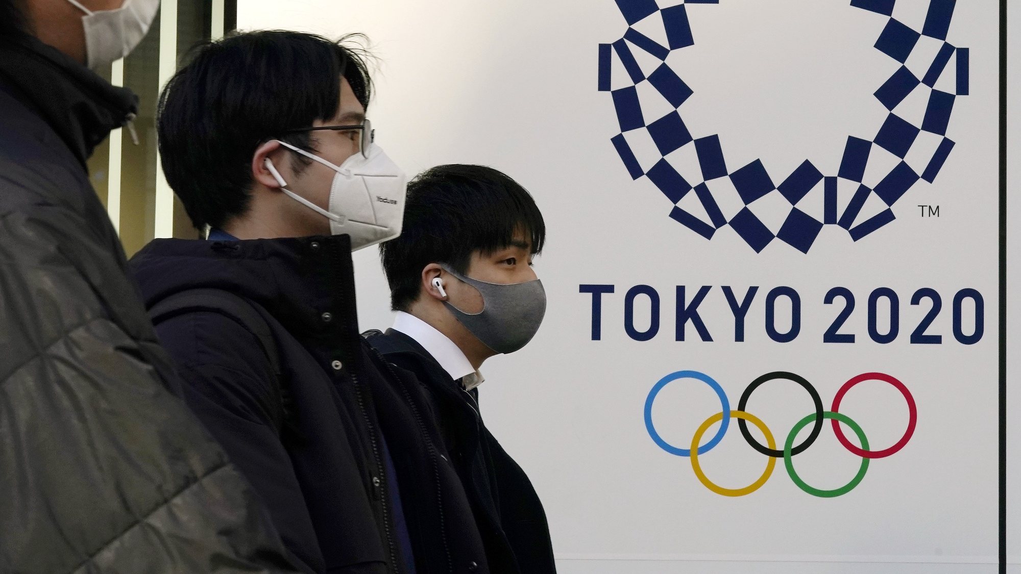 epaselect epa08956962 Pedestrians wearing protective masks walk past the emblem of Tokyo 2020 Olympic Games in Tokyo, Japan, 21 January 2021 (issued 22 January 2021). On 23 January 2021, Japan will mark half-year before the opening of the Tokyo 2020 Olympic Games, which were postponed due to the coronavirus pandemic. The Tokyo Olympics are rescheduled to open on 23 July but uncertainty is rising as Tokyo and its surrounding prefectures entered a new state of emergency following a jump of infection cases. Public support is fading and more than 80 per cent of the population is in favour of an other postponement or even a cancellation of the Tokyo Games. Despite the increasing pressure on the organisers, International Olympic Committee President Thomas Bach, Japanese Prime Minister Yoshihide Suga, Tokyo Metropolitan Government and Tokyo 2020 Organising Committee reiterated that they are preparing ‘safe and secure Games’.  EPA/KIMIMASA MAYAMA  ATTENTION: This Image is part of a PHOTO SET