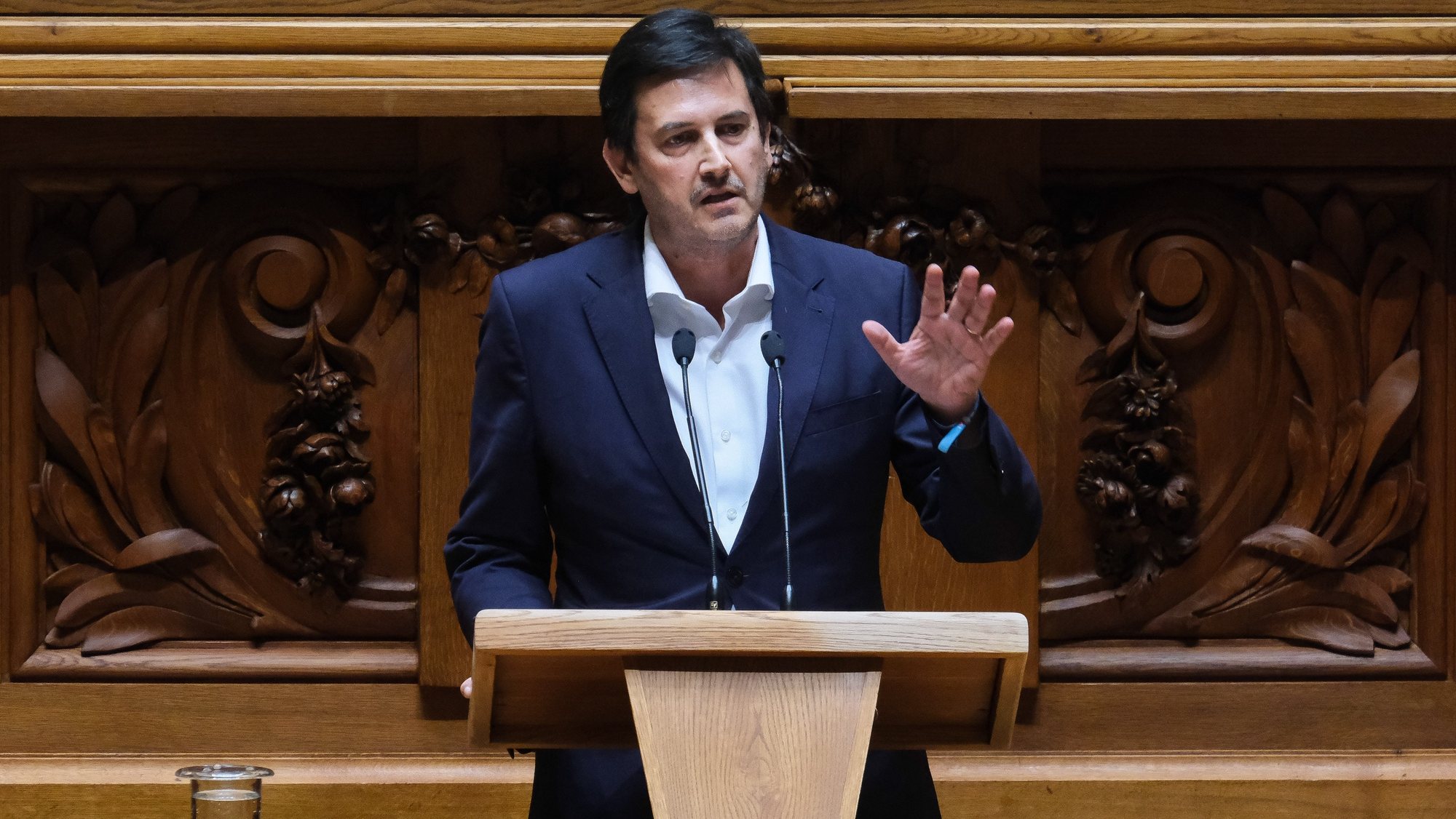 O dpeutado da Iniciativa Liberal, Rui Rocha, participa no debate parlamentar sobre legislação laboral no âmbito da agenda de trabalho digno, na Assembleia da República, em Lisboa, 8 de julho de 2022. MÁRIO CRUZ/LUSA