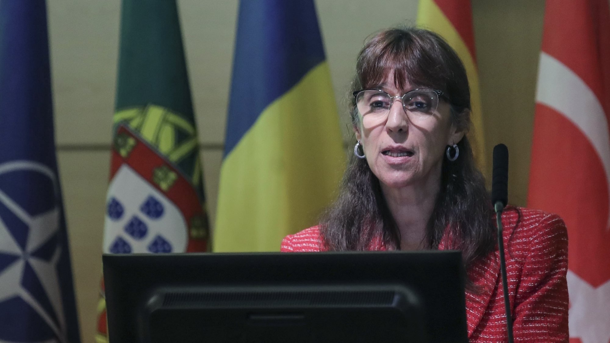 A ministra da Defesa Nacional, Helena Carreiras, discursa durante a sessão de inauguração do 1.º Centro de Excelência da NATO em Portugal, Lisboa, 20 de outubro de 2021. ANTÓNIO COTRIM/LUSA