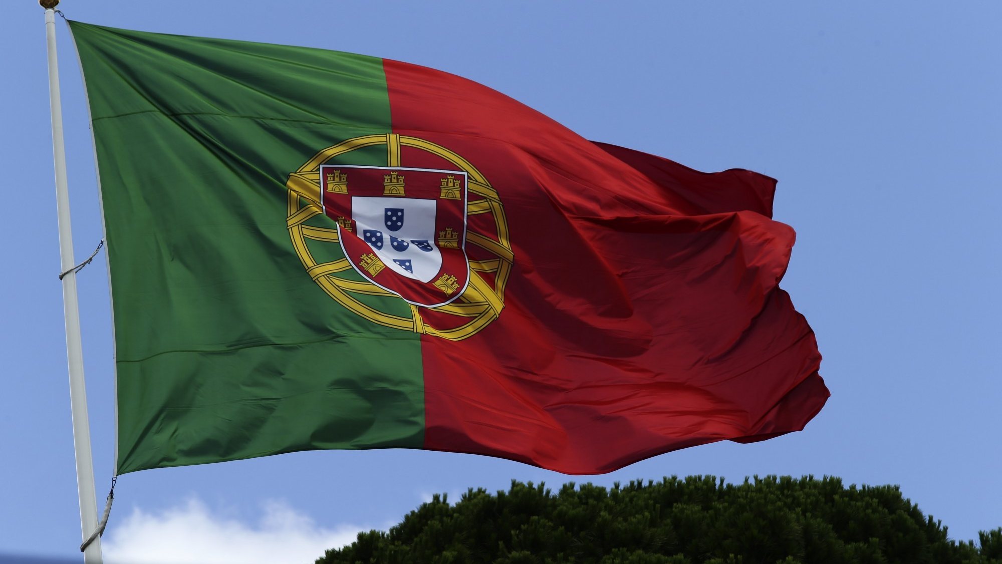 Bandeira de Portugal hasteada no Palácio de Belém, lisboa, 02 de julho de 2014. ANTÓNIO COTRIM/LUSA