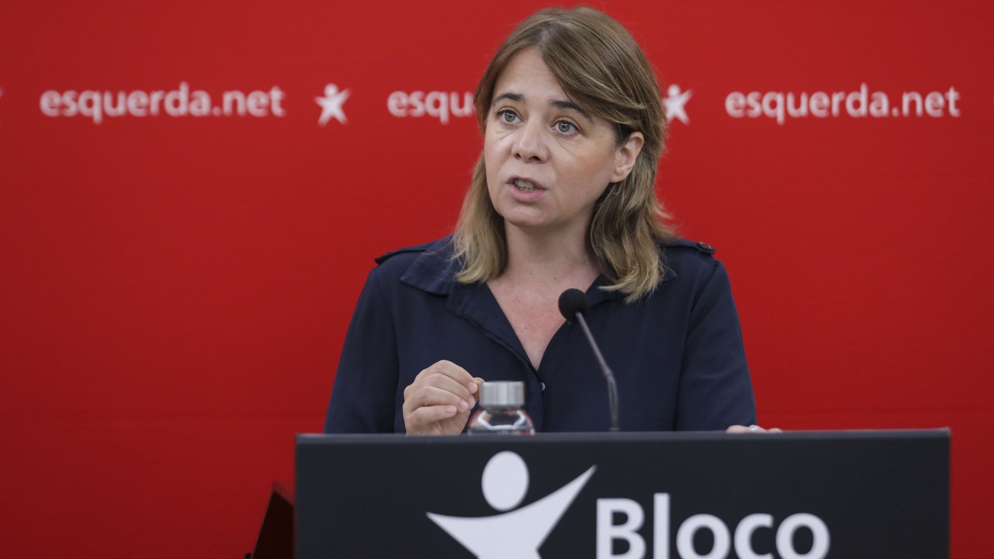 A coordenadora do Bloco de Esquerda (BE), Catarina Martins, intervém na conferência de imprensa sobre a situação do Serviço Nacional de Saúde, na sede do Bloco de Esquerda, em Lisboa, 14 de junho de 2022. MIGUEL A. LOPES/LUSA
