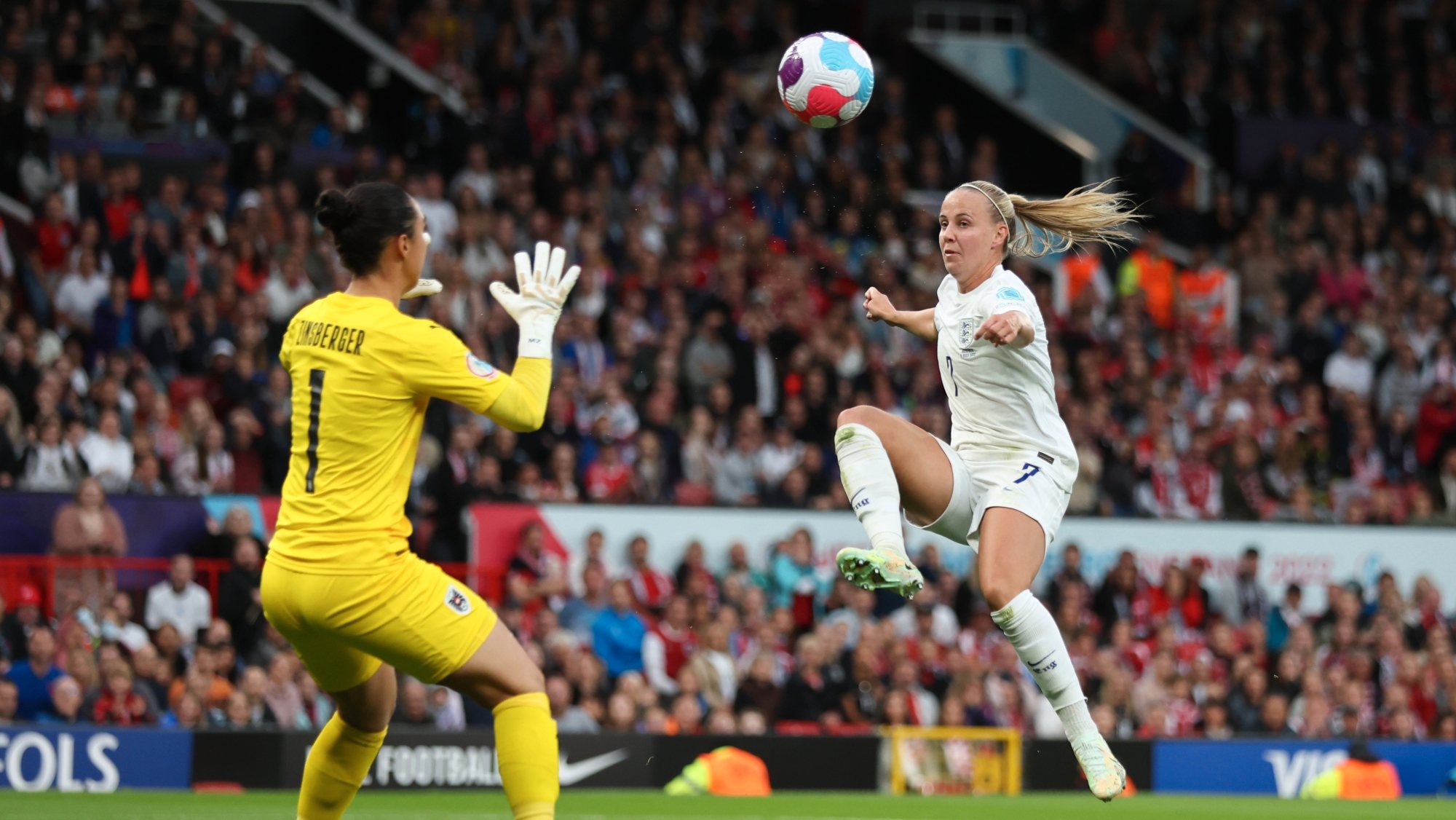 Beth Mead fez assim o único golo da vitória da Inglaterra frente à Áustria no primeiro jogo do Europeu feminino