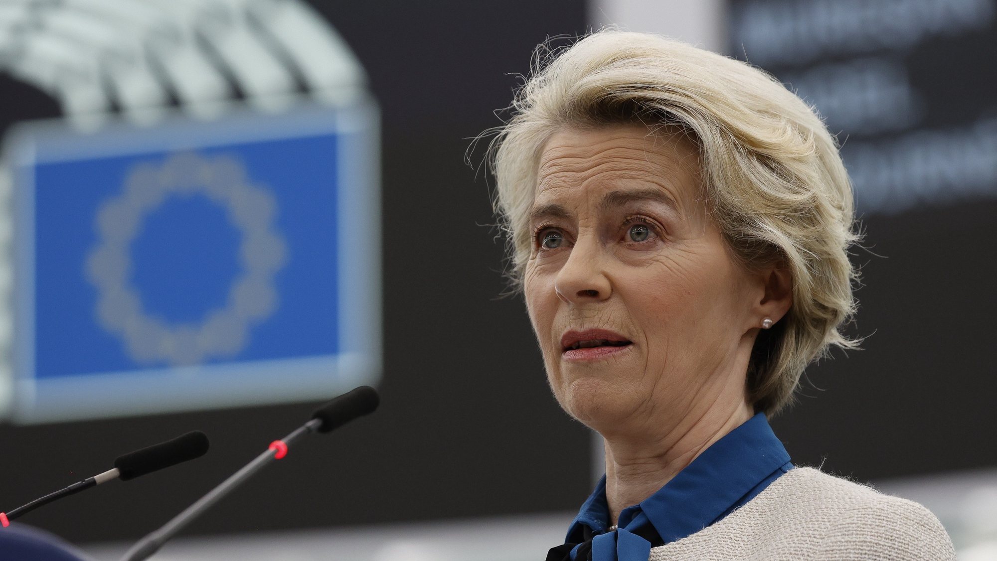 epa10412702 European Commission President Ursula Von Der Leyen gives a statement on the conclusions of the European Council meeting, at the European Parliament in Strasbourg, France, 18 January 2023.  EPA/JULIEN WARNAND