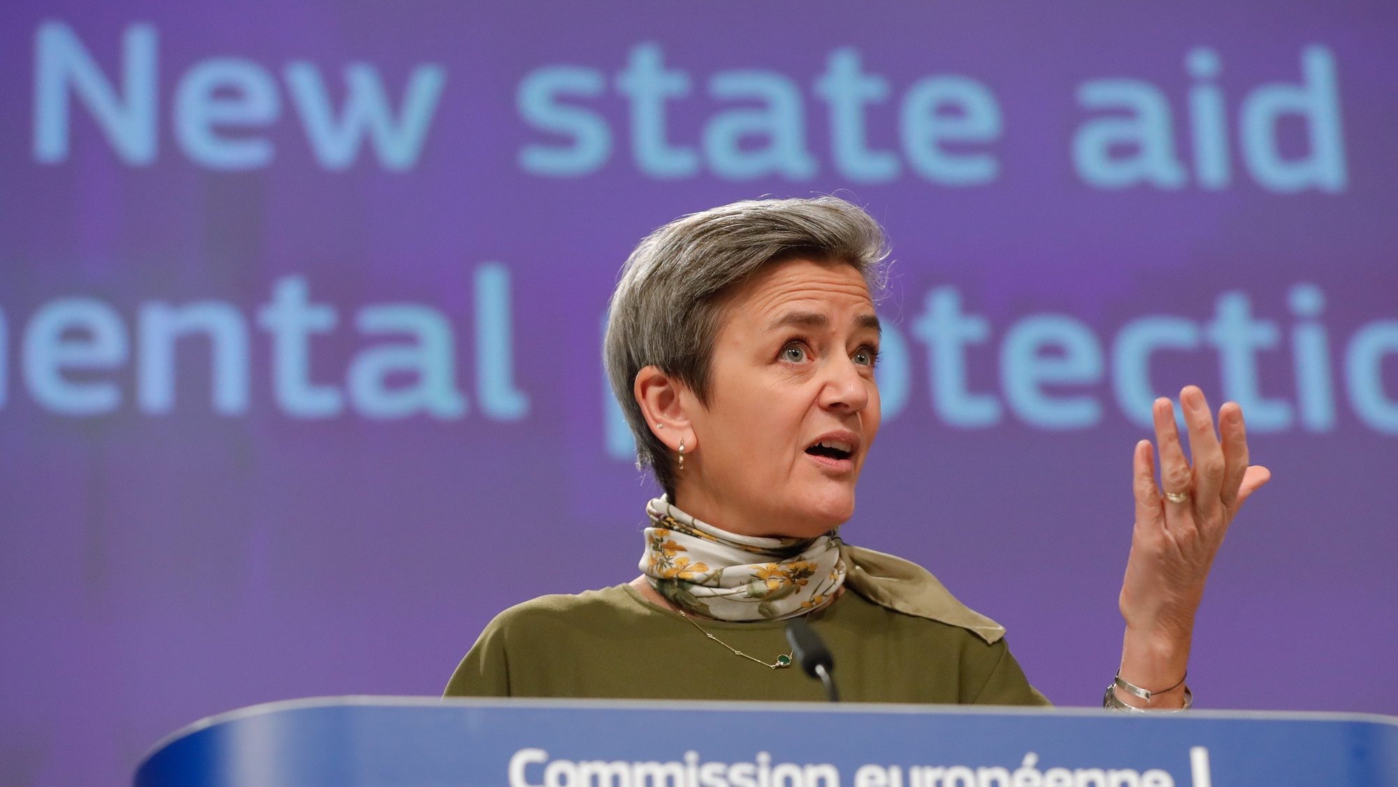 epa09652437 European Commission vice-president in charge of Europe Fit for the Digital Age and vice presidente Margrethe Vestager gives a press conference on the Commission&#039;s endorsement of the new Guidelines on State aid for Climate, Environmental protection and Energy  at the Berlaymont, in Brussels, Belgium, 21 December 2021.  EPA/STEPHANIE LECOCQ
