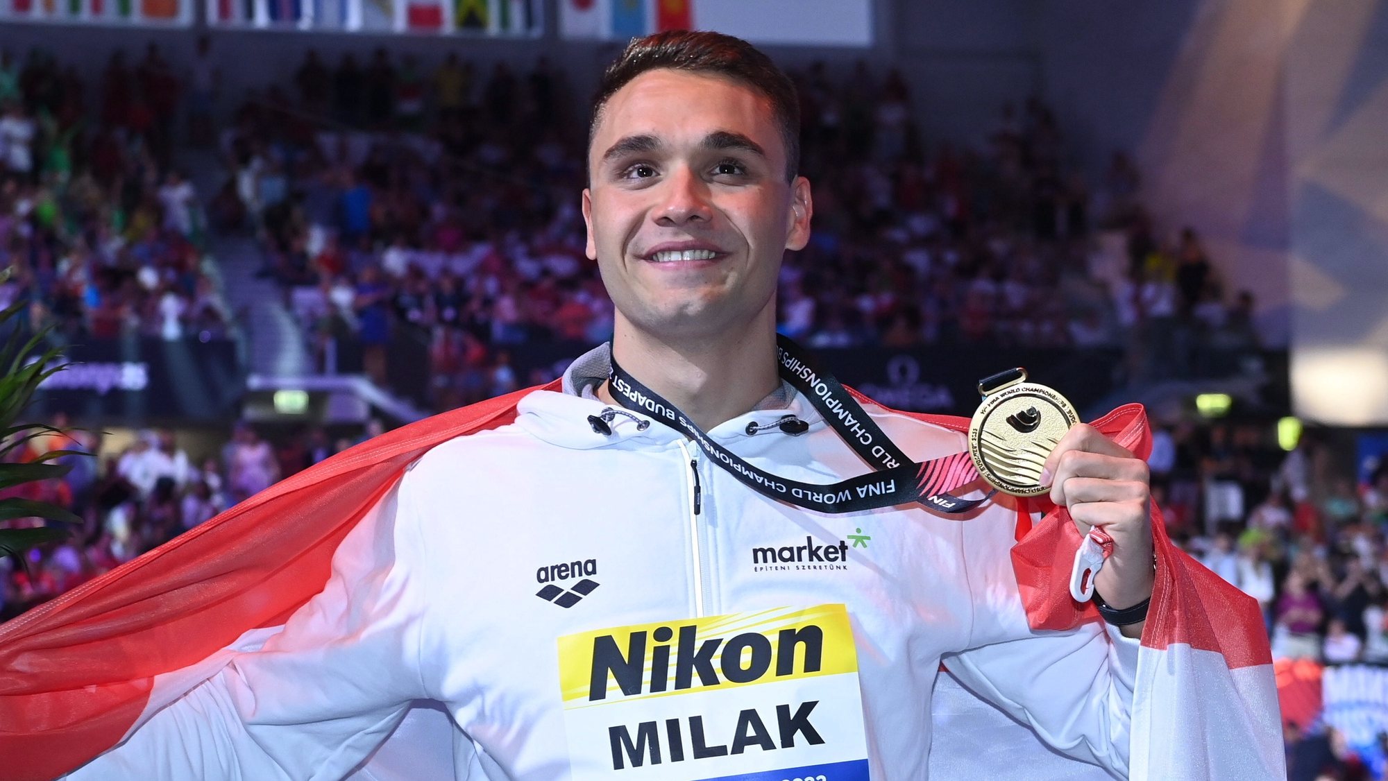 epa10026129 Kristof Milak of Hungary poses with his gold medal during the medal ceremony of the men&#039;s 200m butterfly final at the 19th FINA World Championships in Duna Arena in Budapest, Hungary, 21 June 2022. Milak set up a World Record.  EPA/TIBOR ILLYES HUNGARY OUT