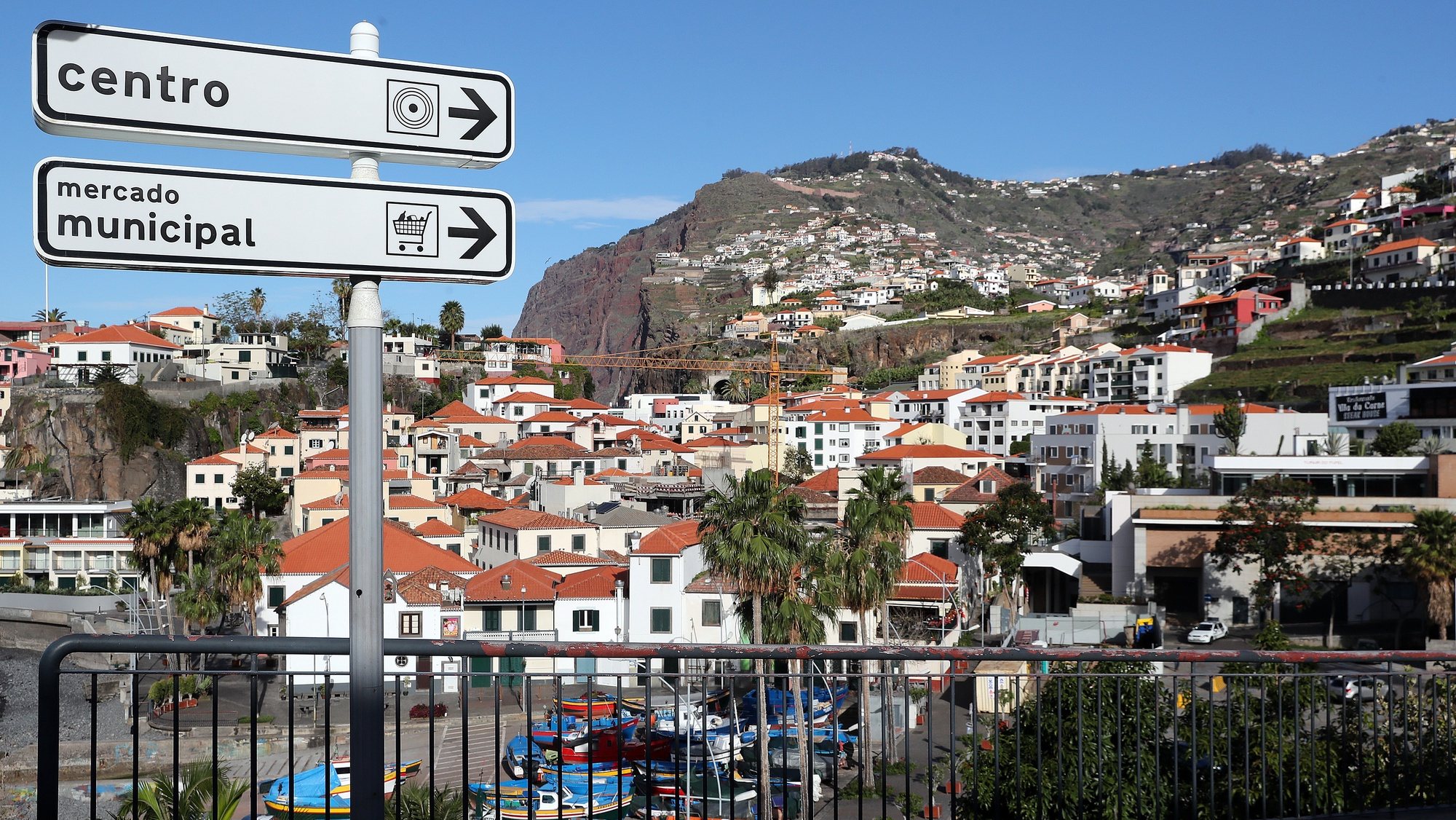 Freguesia de Câmara de Lobos. O  Governo Regional da Madeira determinou uma cerca sanitária a esta freguesia a partir das 0.00 horas do dia 19 de abril, devido à pandemia da covid-19, Câmara de Lobos, Ilha da Madeira, 19 de abril de 2020. HOMEM DE GOUVEIA/LUSA