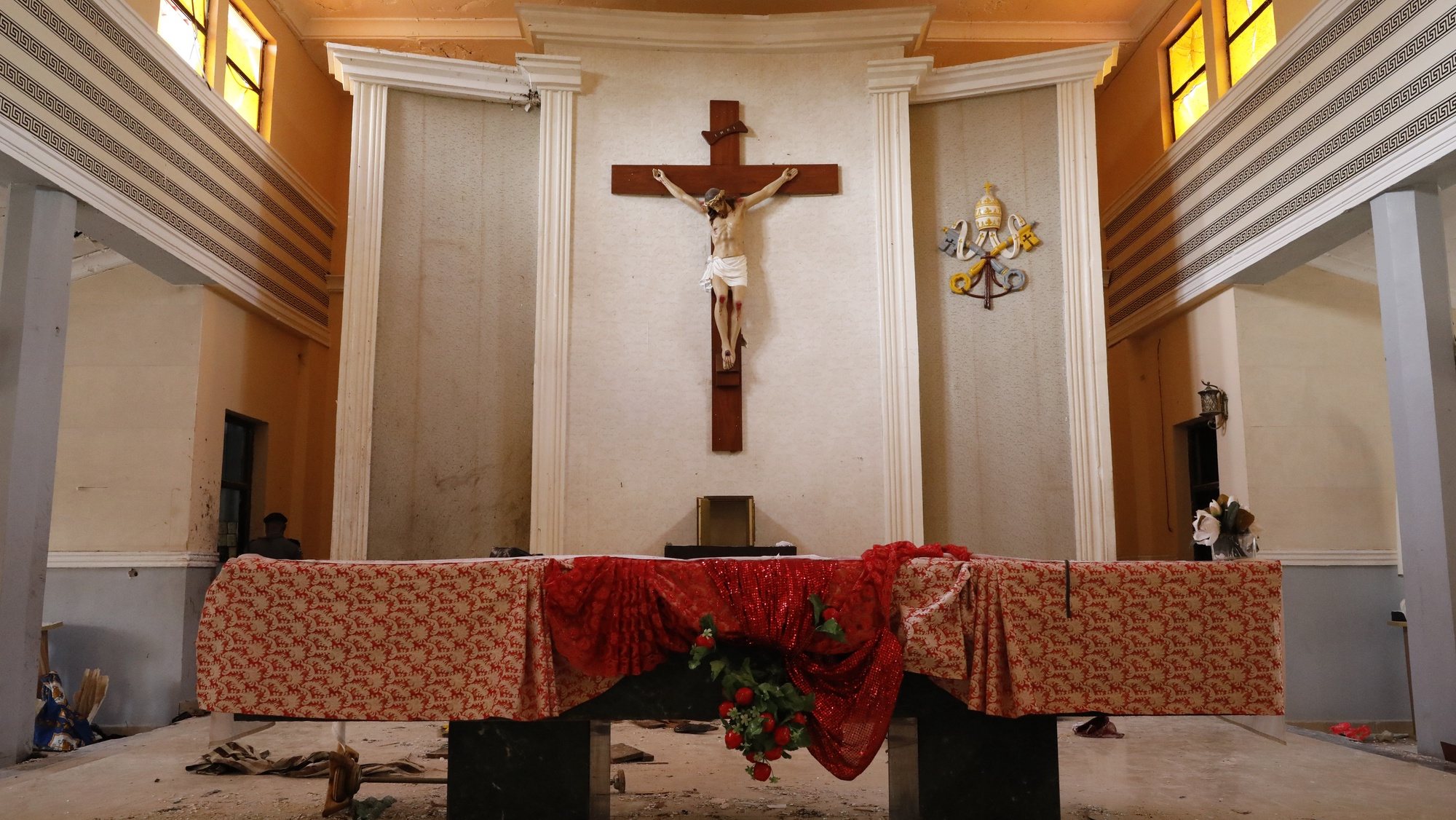 epaselect epa09999603 A cross on the altar stained with blood inside the St. Francis Catholic church a day after an attack by gunmen on worshippers during a Sunday service mass in Owo, Ondo state, Nigeria, 06 June 2022. According to Ondo state authorities over 50 people were killed and numerous others injured in the attack on the St. Francis Catholic church in Owo town, southwest Nigeria, during Pentecost Sunday mass on 05 June 2022.  EPA/STRINGER