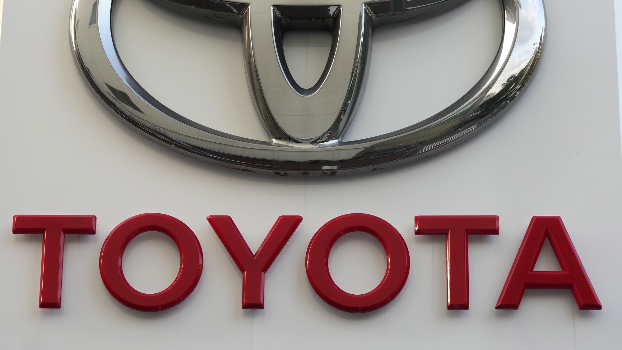 epa09939576 The logo of Toyota Motor Corp. is displayed at a Toyota Motor dealer in Tokyo, Japan, 11 May 2022. Toyota Motor Corp. posted its financial result for the year 2021 ending in March 2022, with an increase of more than 36 percent up to three trillion yen (about 23 billion US dollar), as well as arecord high net profit of 2.85 trillion yen, up 26.9 percent year-on-year.  EPA/KIMIMASA MAYAMA