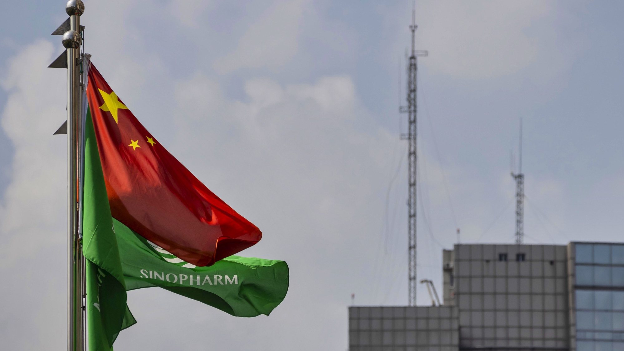 epa08628134 A flag with the Sinopharm company logo flies at the company&#039;s headquarters in Shanghai, China, 25 August 2020 (issued 27 August 2020). According to media reports, Sinopharm, major state-owned Chinese pharmaceutical company, plans to have a COVID-19 vaccine on the market by the end of 2020.  EPA/ALEX PLAVEVSKI