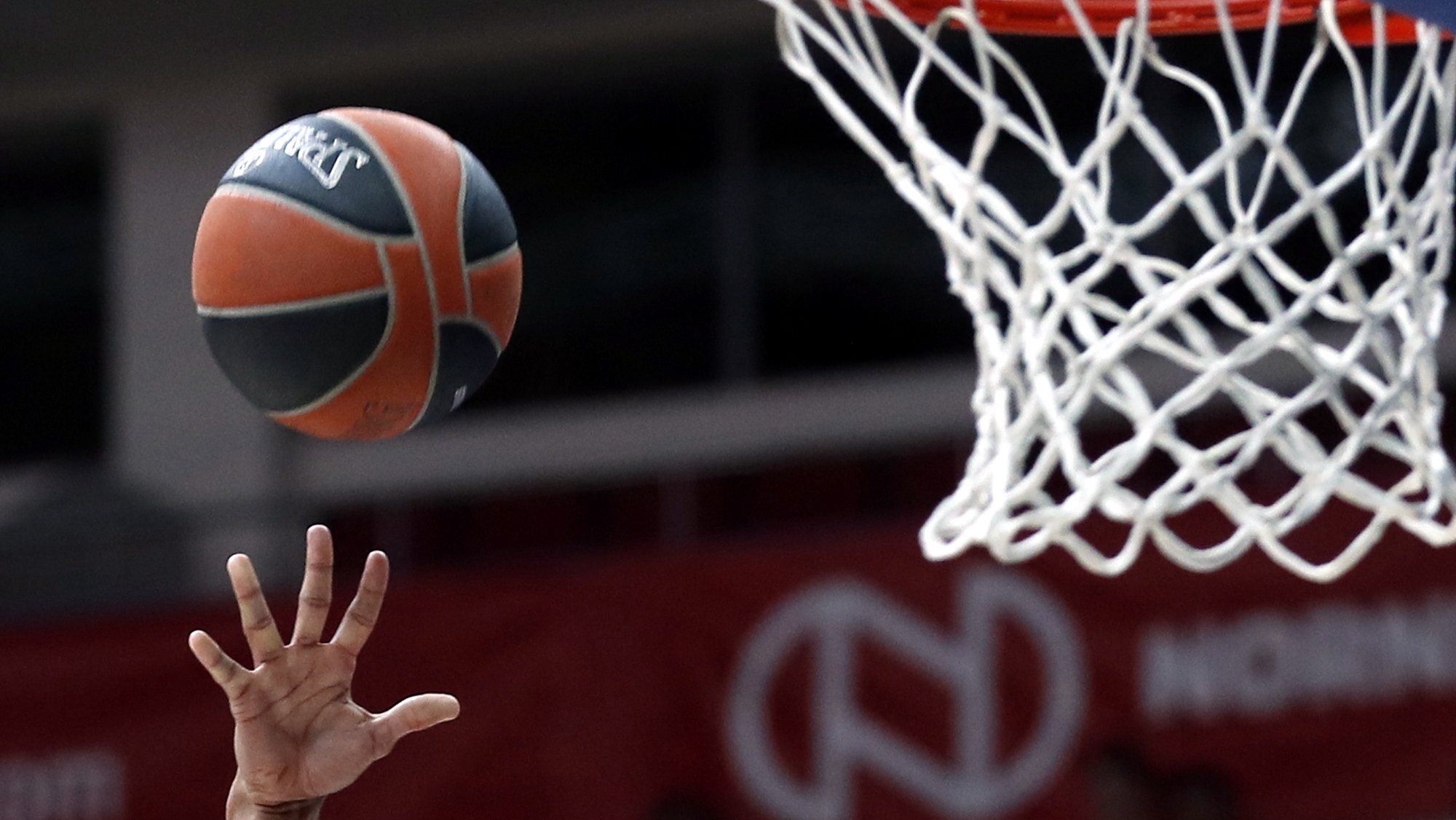 epa08443074 (FILE) - Shavon Shields of Vitoria-Gasteiz scores during the Euroleague basketball match between CSKA Moscow and Baskonia Vitoria-Gasteiz in Moscow, Russia, 04 April 2019 (re-issued on 25 May 2020). The 2019-20 Euroleague and Eurocup basketball seasons have been cancelled due to the ongoing coronavirus COVID-19 pandemic, the Euroleague Commercial Assets (ECA) Shareholders Executive Board confirmed on 25 May 2020.  EPA/SERGEI ILNITSKY *** Local Caption *** 55104369