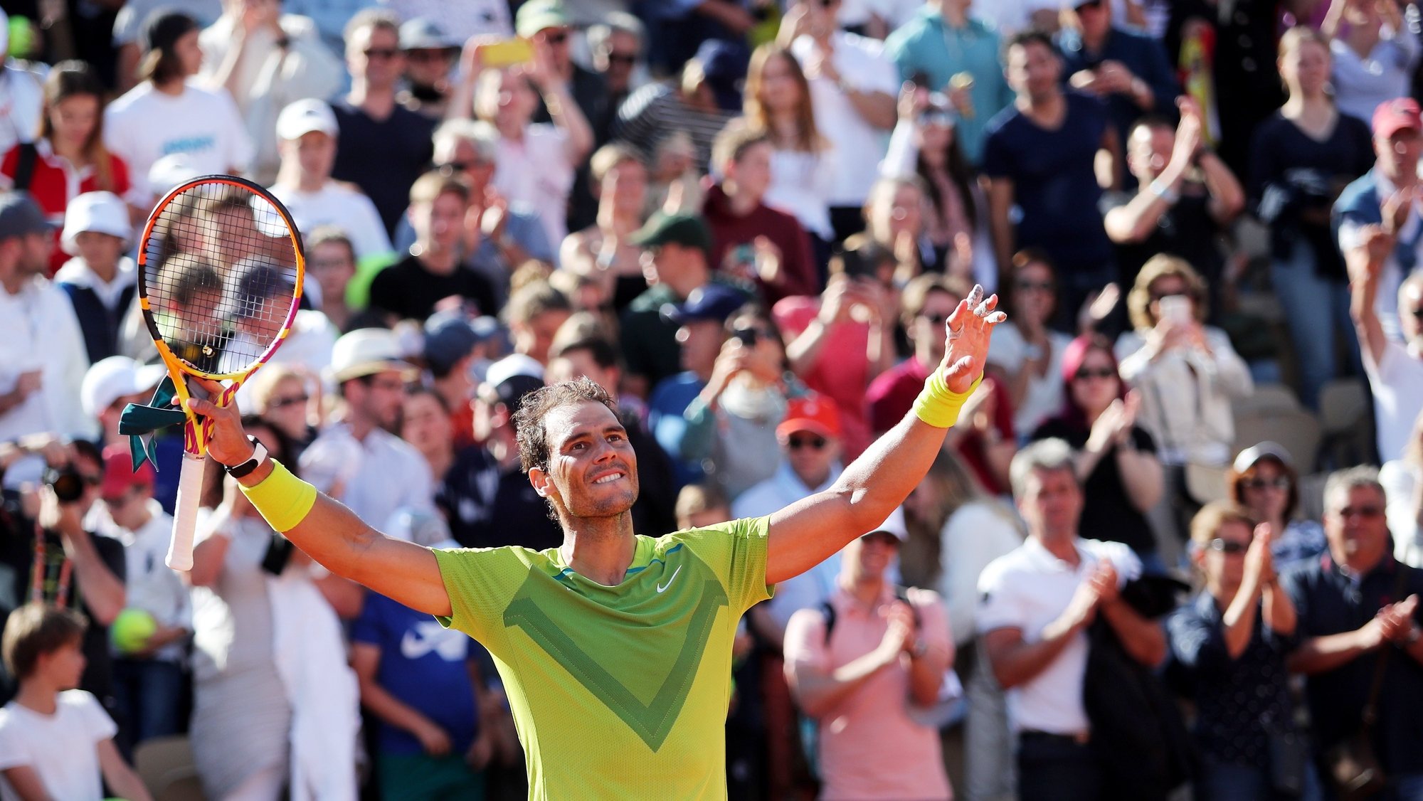 epa09980299 Rafael Nadal of Spain celebrates winning the men&#039;s third round match against Botic van de Zandschulp of the Netherlands during the French Open tennis tournament at Roland Garros in Paris, France, 27 May 2022.  EPA/MARTIN DIVISEK