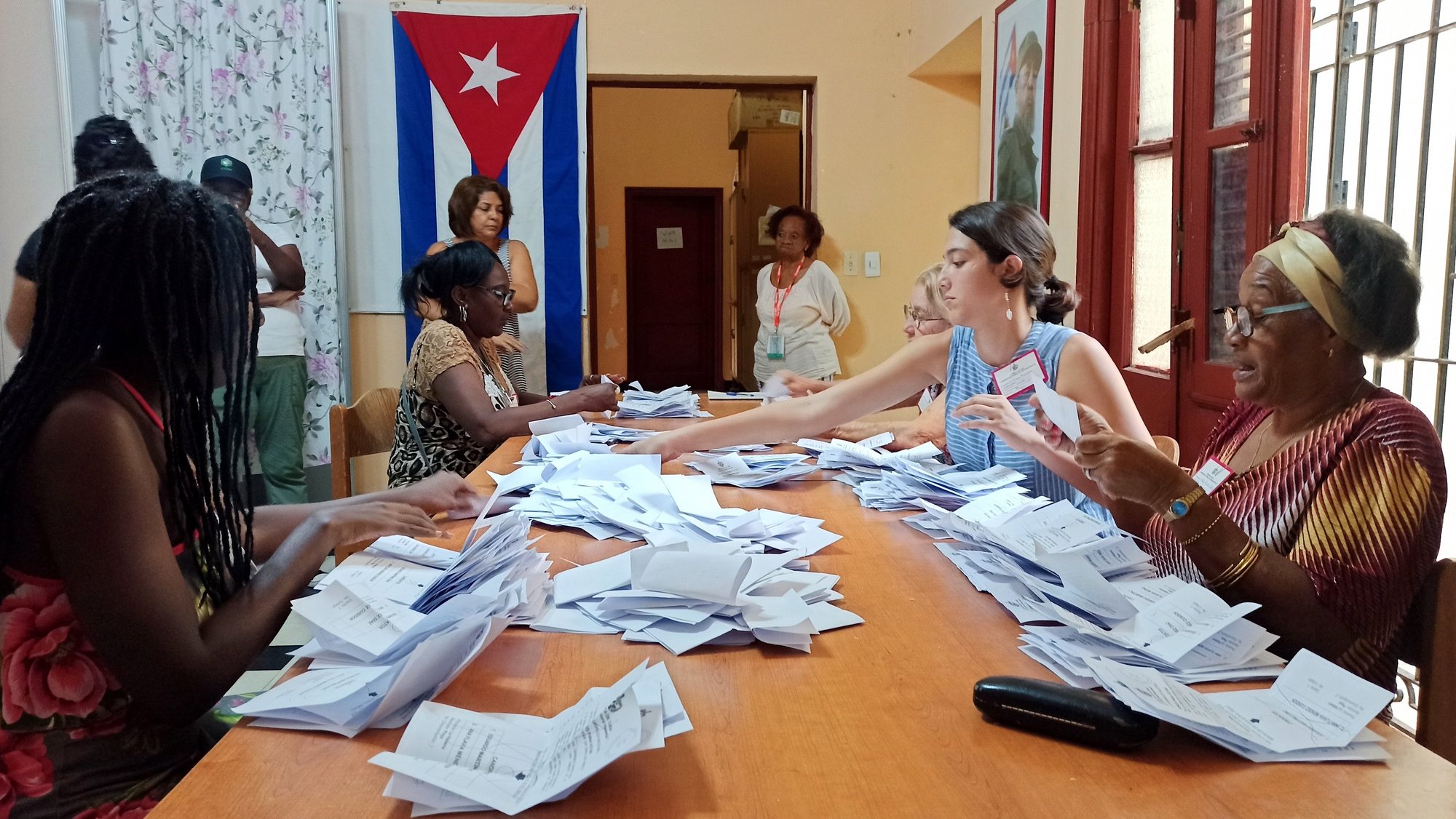 epa10544798 Poll workers carry out the vote count at a polling station at the close of electoral day in Havana, Cuba, 26 March 2023. Polling stations in Cuba closed their doors at 7:00 p.m. local time and the electoral authorities began the public count of the votes cast for the Cuban parliament.  EPA/Ernesto Mastrascusa