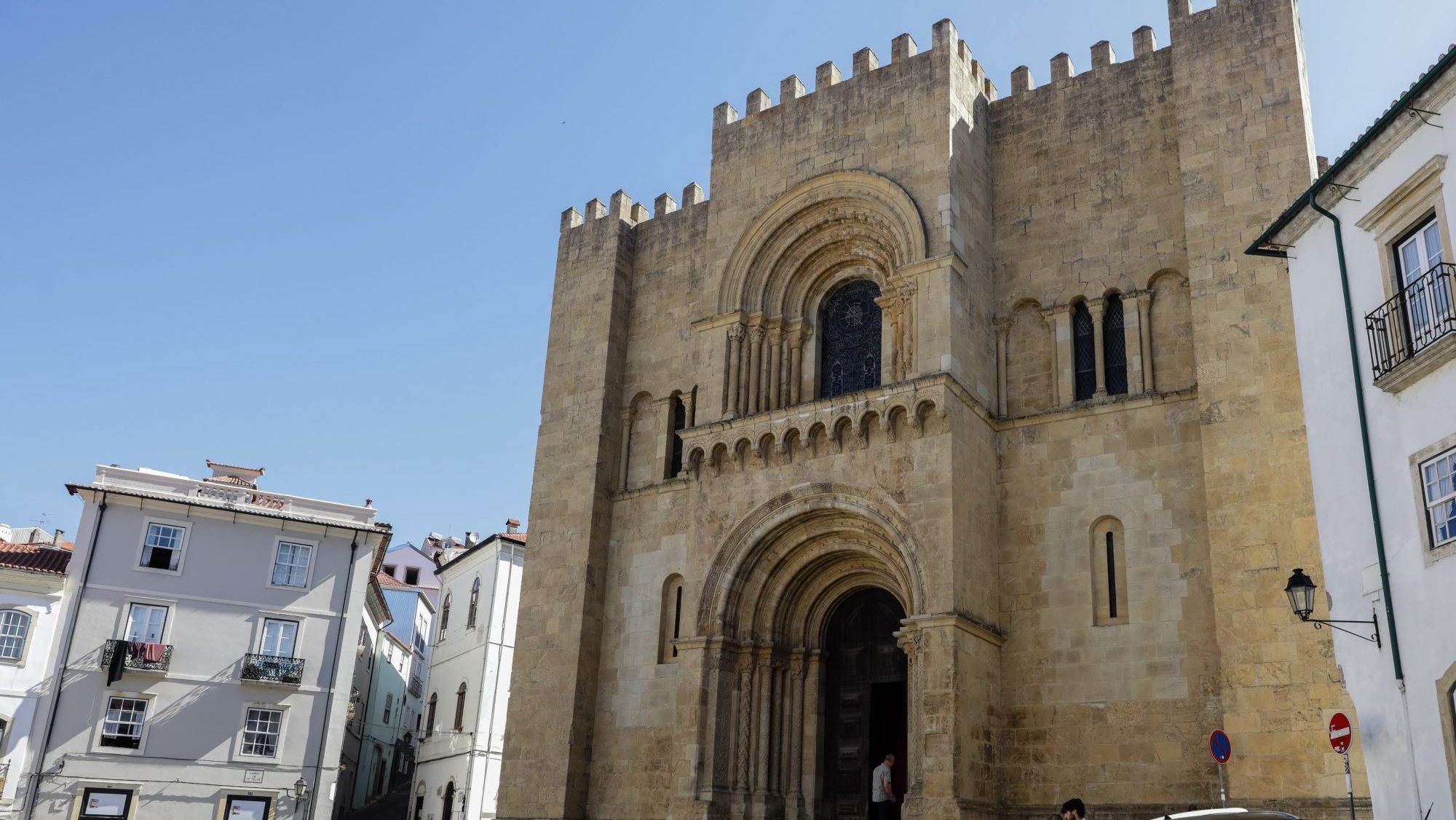 Uma das obras que está em curso, financiada pelo Programa Operacional da Região Centro, é a Sé Velha de Coimbra