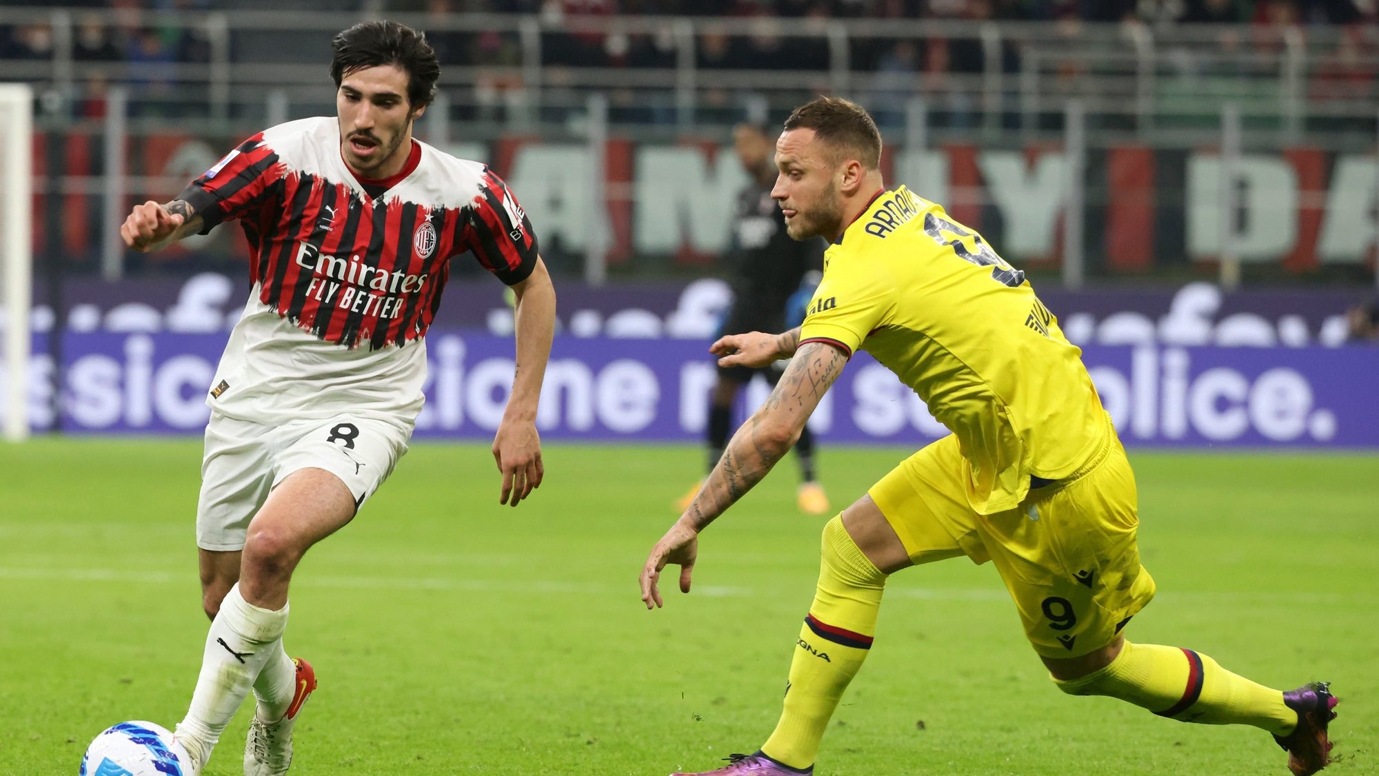 AC Milan empata com Bolonha e fica com liderança reduzida na Liga italiana  – Observador
