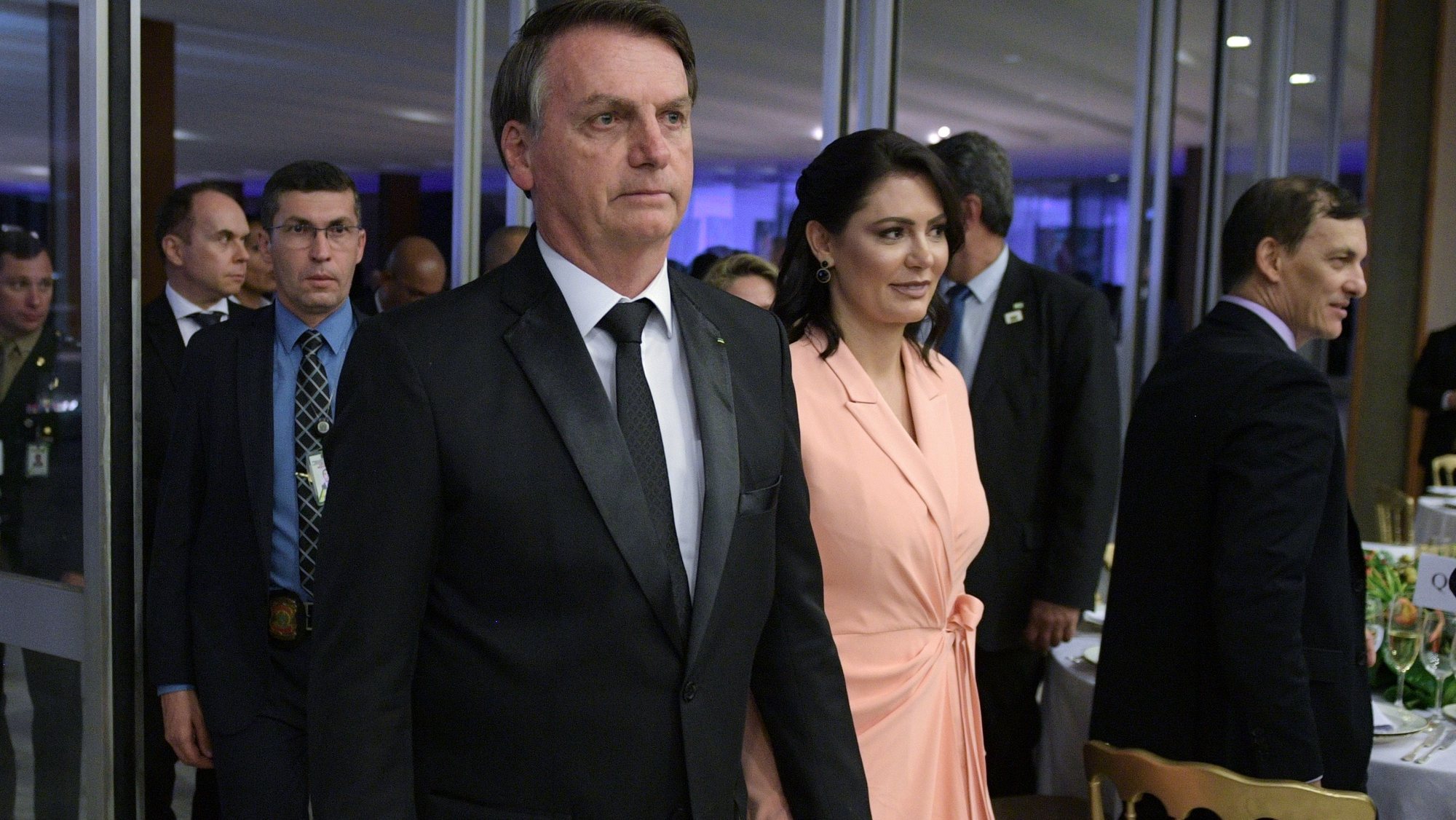 epa07994447 Brazilian President Jair Bolsonaro (C-L) and his wife Michelle Bolsonaro (C-R) arrive at a reception for Brazil, Russia, India, China and South Africa (BRICS) leaders on the sidelines of the 11th BRICS Business Forum at the Ministry of Foreign Affairs in Brasilia, Brazil, 13 November 2019.  EPA/ALEXEI DRUZHININ / KREMLIN POOL/SPUTNIK / POOL MANDATORY CREDIT
