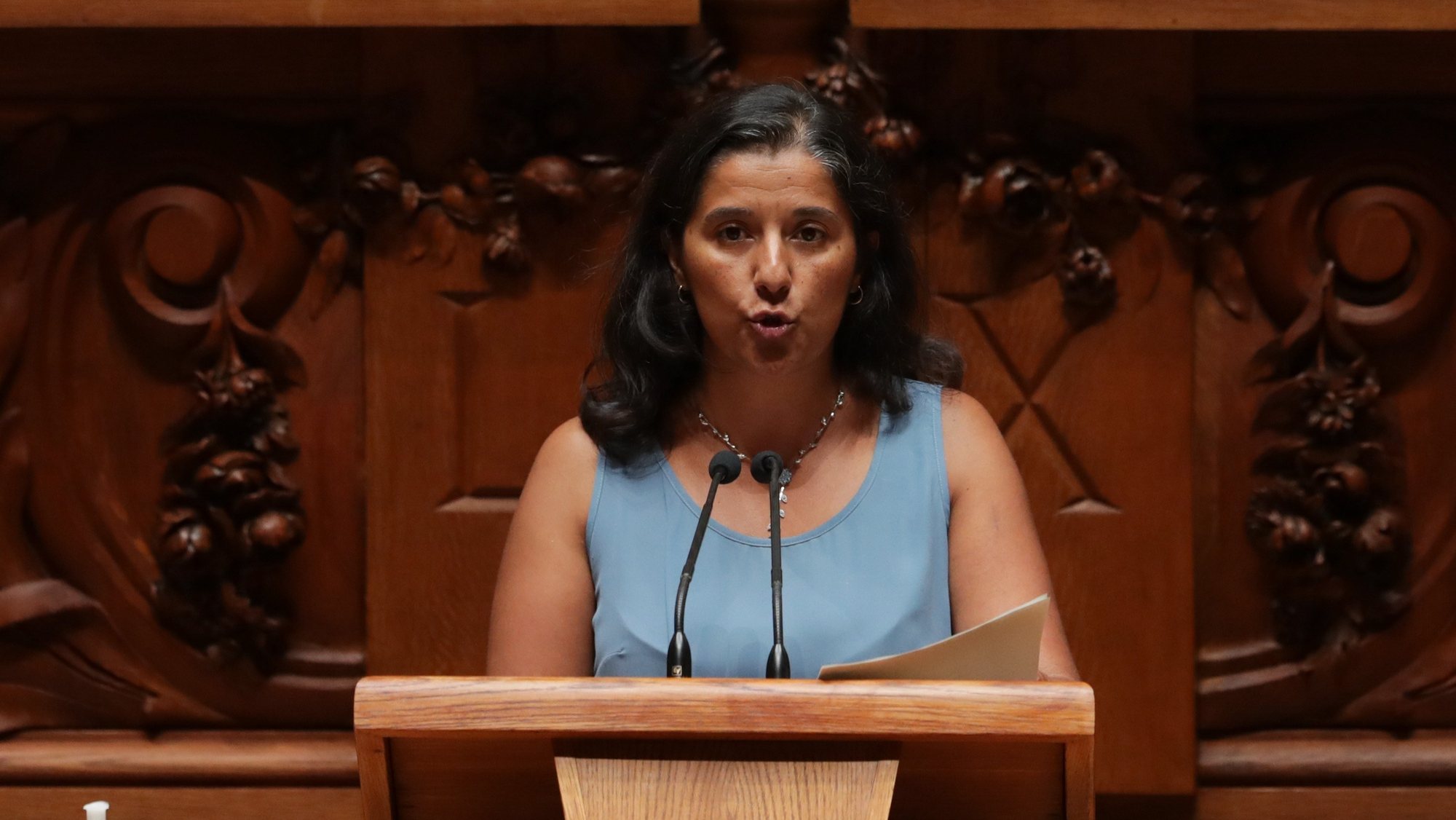 A líder parlamentar do Partido Comunista Português (PCP), Paula Santos, intervém no período de declarações politicas da reunião da Comissão Permanente na Assembleia da República em Lisboa, 07 de setembro 2022. TIAGO PETINGA/LUSA