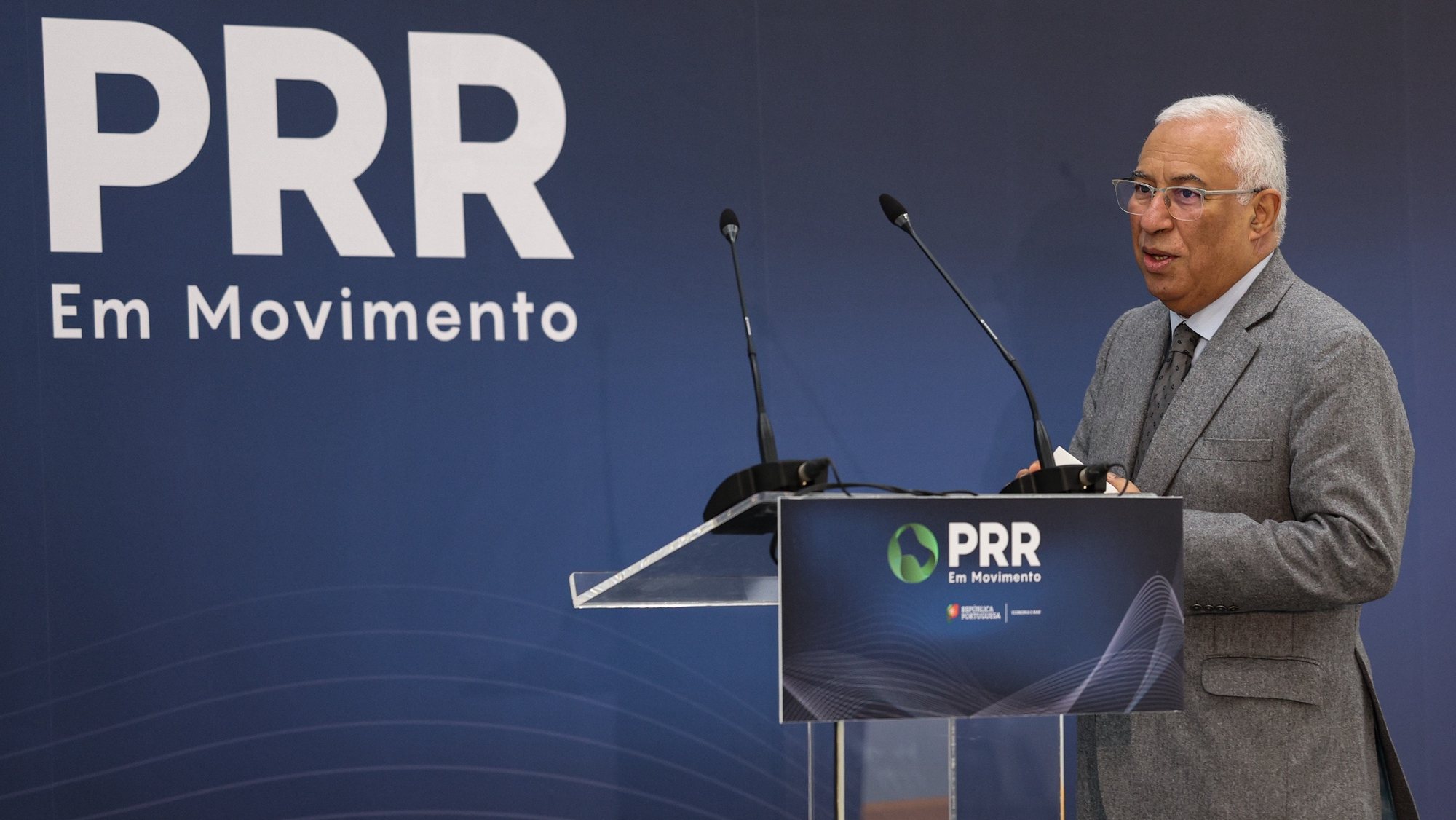 O primeiro-ministro, António Costa, momentos antes de intervir durante a visita à Fusion - Fuel Portugal, S.A , no âmbito do PRR em Movimento, (Agendas Mobilizadoras de Inovação - Componente C5 “Capitalização e Inovação Empresarial” do PRR), em Benavente, Santarém,10 de janeiro de 2023. ANTÓNIO COTRIM/LUSA