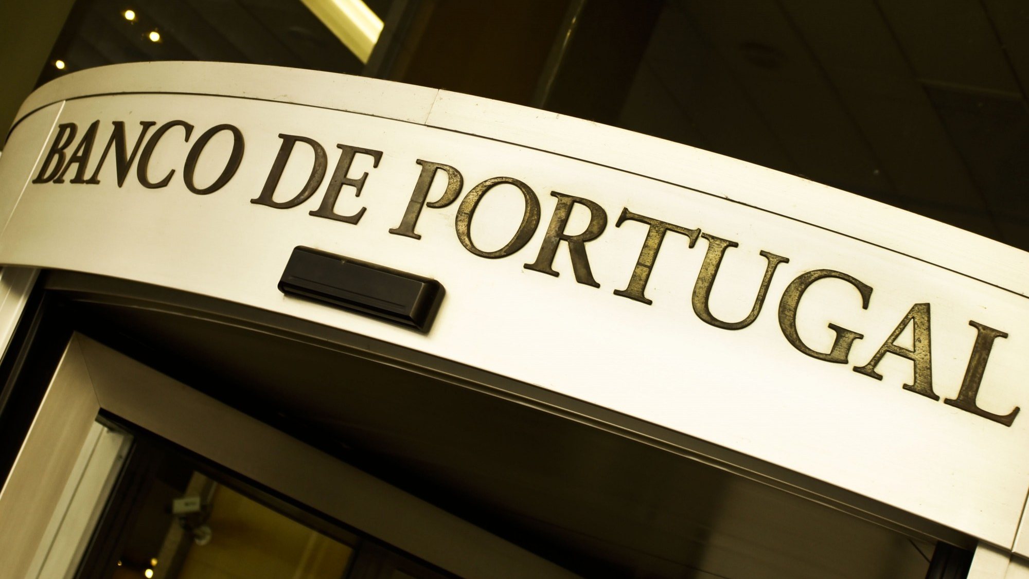 Ainda segundo o Banco de Portugal, o financiamento acumulado através de emissões líquidas de títulos