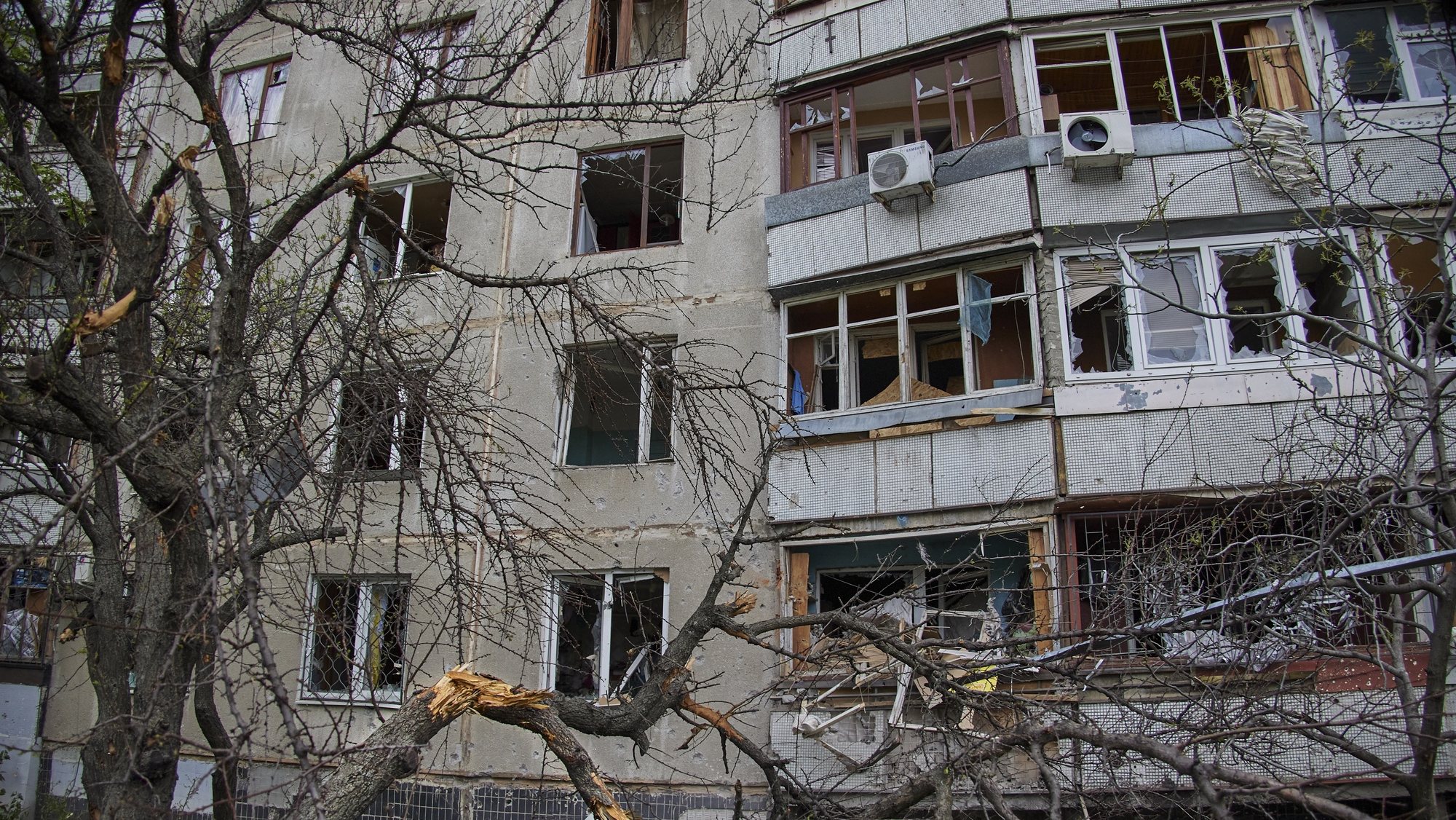epa09912772 A residential building damage after recent shelling in the Eastern Ukrainian city of Kharkiv, 27 April 2022. The city of Kharkiv, Ukraine&#039;s second-largest, has witnessed repeated airstrikes from Russian forces including cities of satellites. Russian troops entered Ukraine on 24 February resulting in fighting and destruction in the country and triggering a series of severe economic sanctions on Russia by Western countries.  EPA/SERGEY KOZLOV