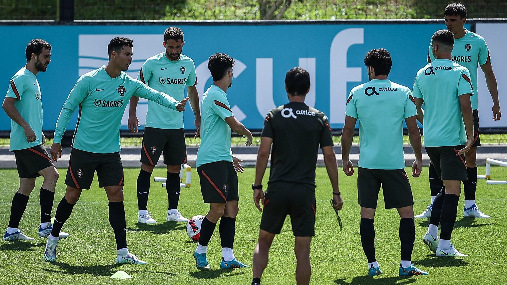 Portugal soccer team players during a training session at Cidade do Futebol in Oeiras, outskirts of Lisbon, Portugal, 08 June 2022. Portugal will play against the Czech Republic on 09th June and Switzerland on 12th June for the upcoming UEFA Nations League. RODRIGO ANTUNES/LUSA