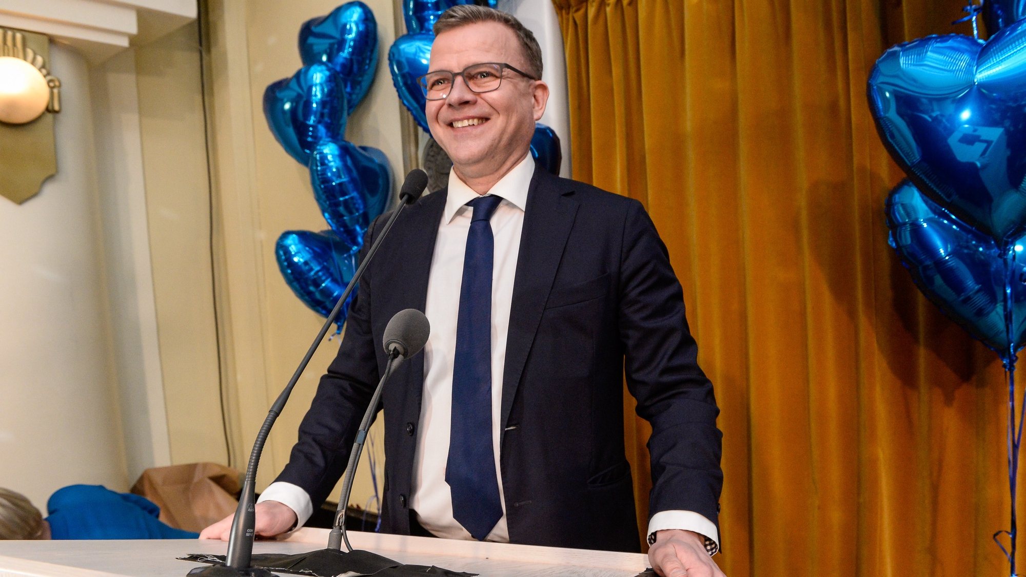 epa10556259 Leader of the National Coalition Party, Petteri Orpo during the Finnish parliamentary election day in Helsinki, Finland, 02 April 2023.  The National Coalition Party claimed victory after almost all votes have been counted.  EPA/MIKKO STIG