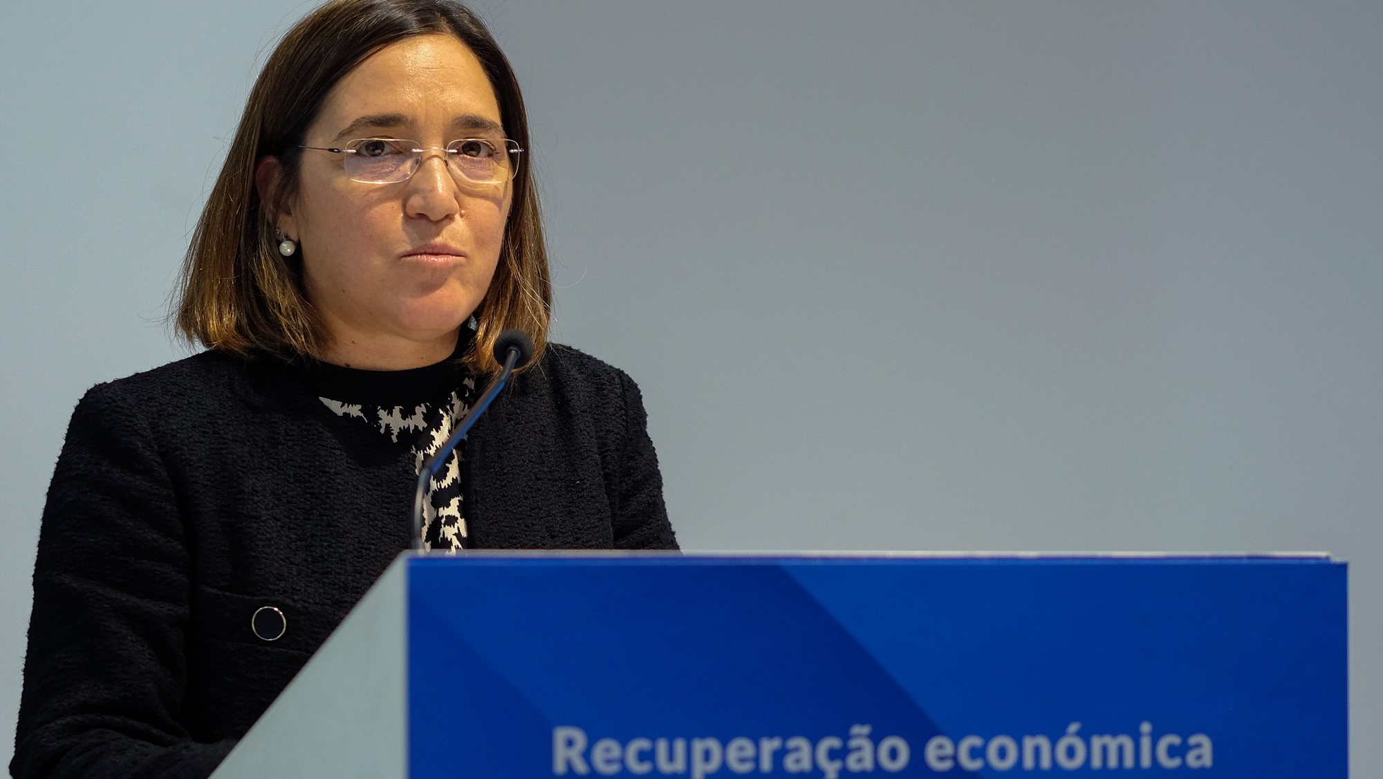 A presidente executiva do Banco Português de Fomento, Beatriz Freitas, discursa na apresentação de medidas de apoio de Recuperação Económica, que decorreu na Porto Business School, em Matosinhos, 13 de julho de 2021. FERNANDO VELUDO/LUSA