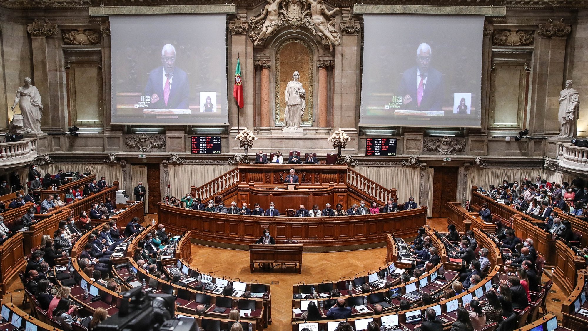 O primeiro-ministro, António Costa, participa no debate e votação da proposta de Orçamento do Estado para 2022 (OE2022), na Assembleia da República, em Lisboa, 27 de outubro de 2021. A proposta de Orçamento do Estado para 2022 entregue no parlamento prevê que a economia portuguesa cresça 4,8% em 2021 e 5,5% em 2022. MÁRIO CRUZ/LUSA
